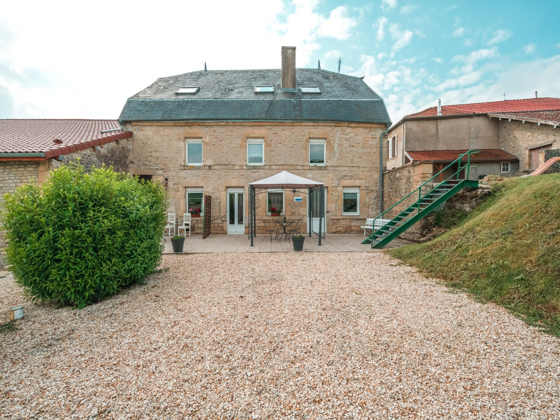 Ruim vakantiehuis in Nouart met weids uitzicht en boerderijbeleving - foto 9