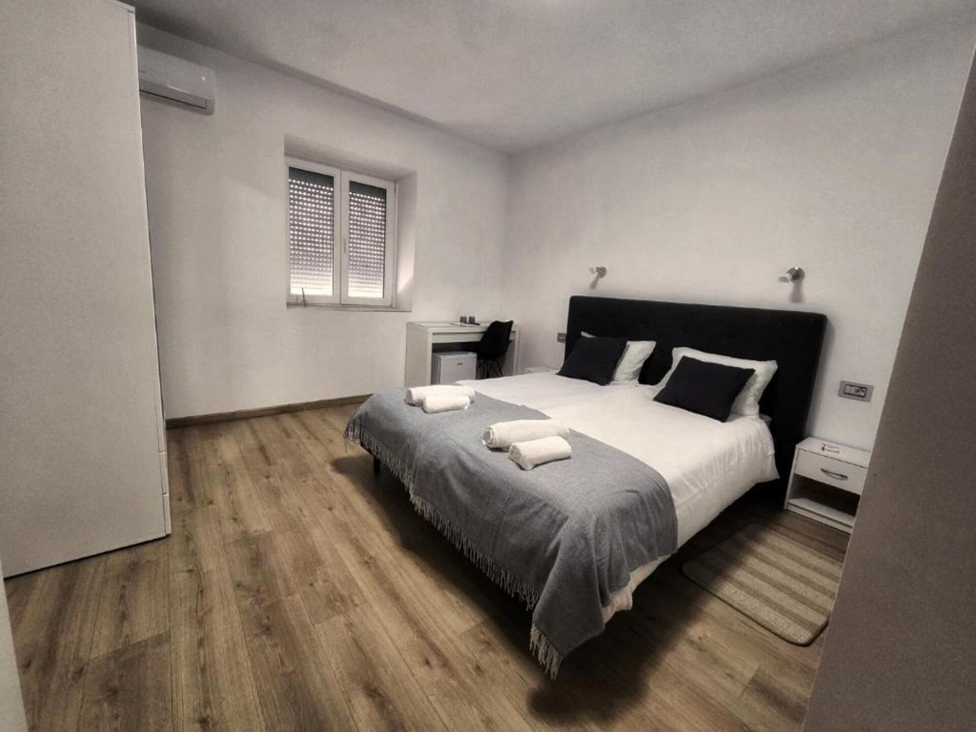 Historisch overnachten bij Knin: Double Room 3 met tuin & WiFi - foto 7