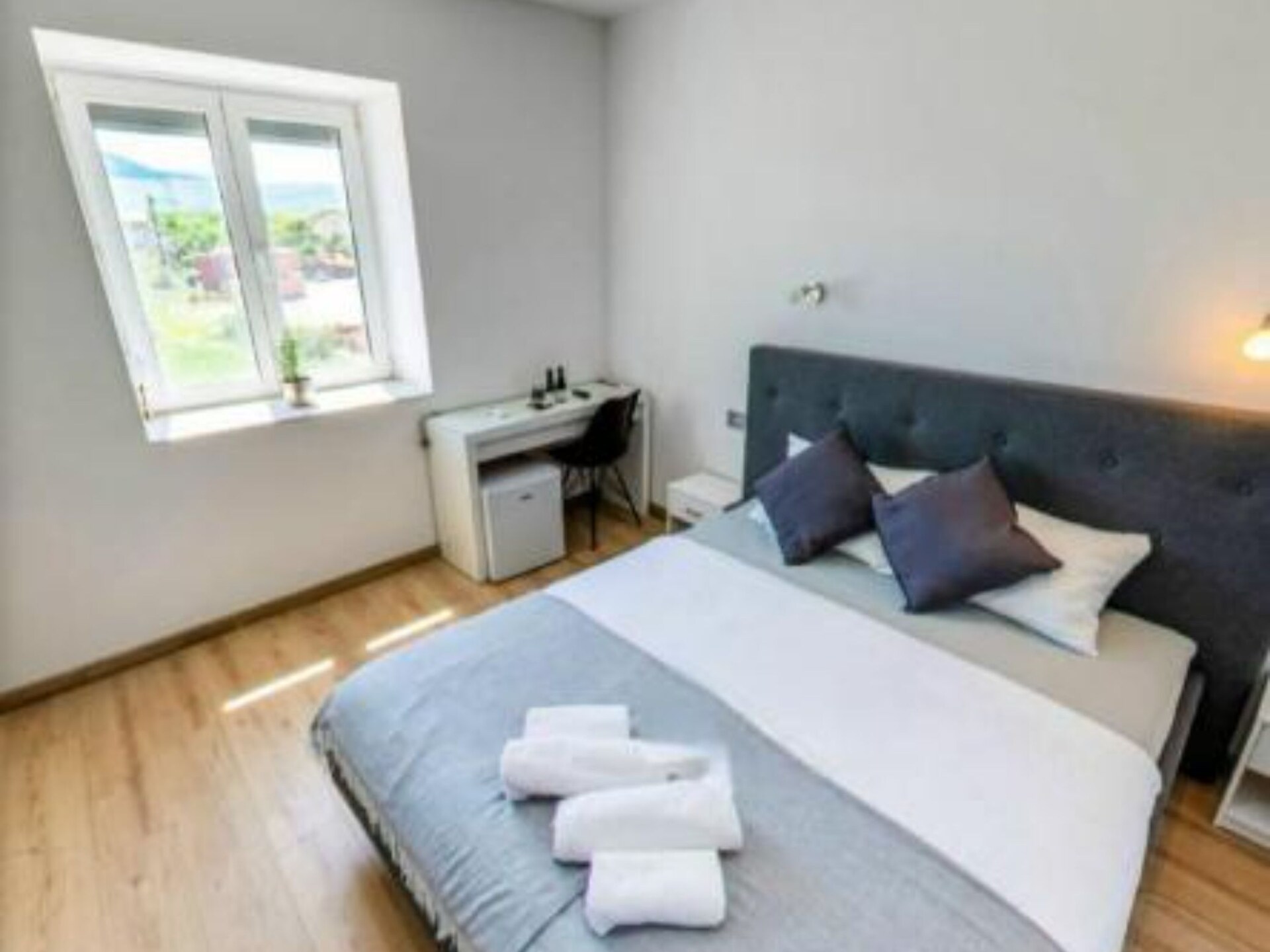 Historisch overnachten bij Knin: Double Room 3 met tuin & WiFi - foto 9