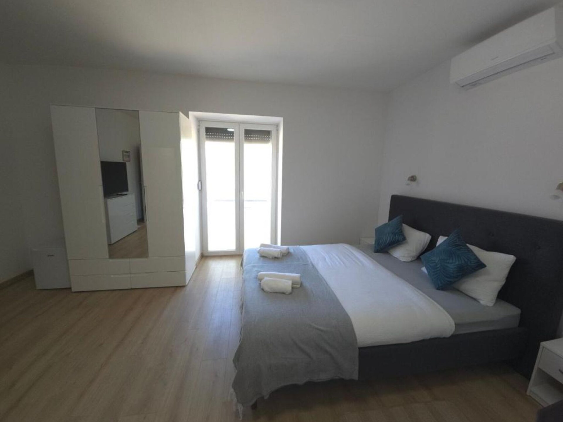 Historisch overnachten bij Knin: Double Room 3 met tuin & WiFi - foto 13