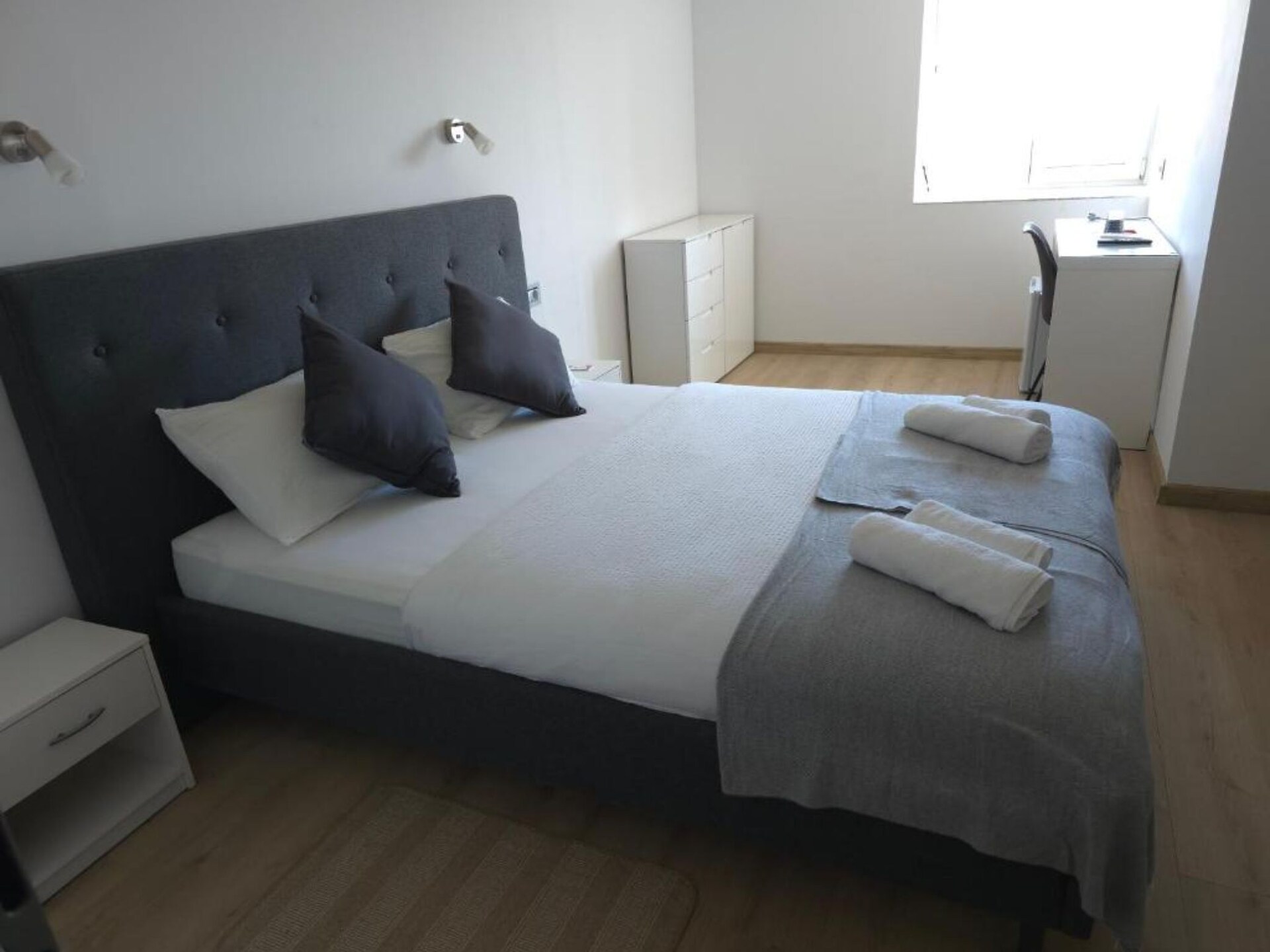 Historisch overnachten bij Knin: Double Room 3 met tuin & WiFi - foto 2