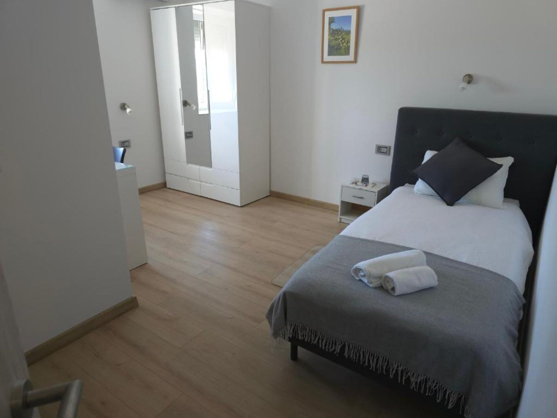 Twin Room 7 in Vrbnik-Knin: Historisch erfgoed en comfort voor twee - foto 1