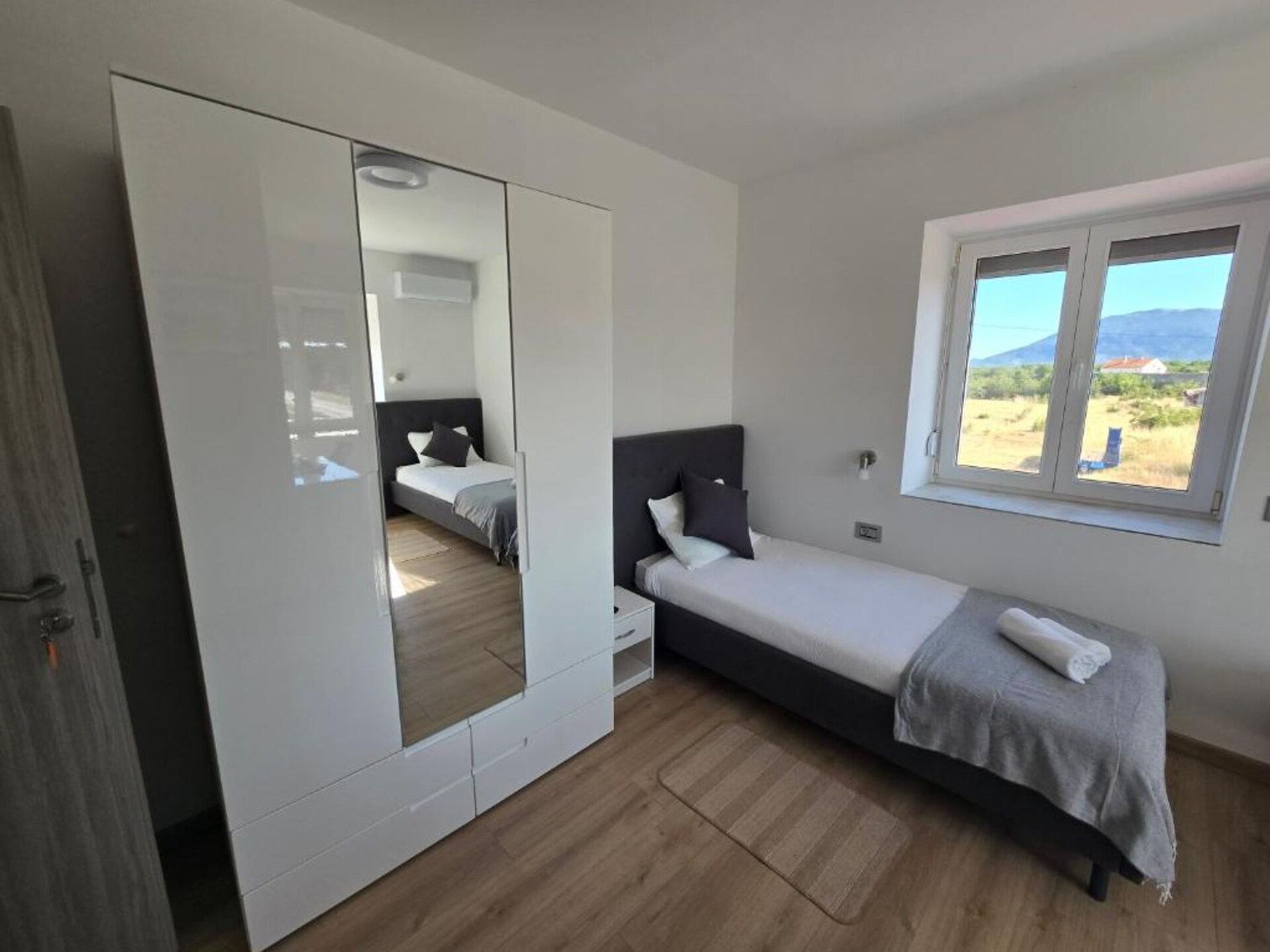 Twin Room 7 in Vrbnik-Knin: Historisch erfgoed en comfort voor twee - foto 5