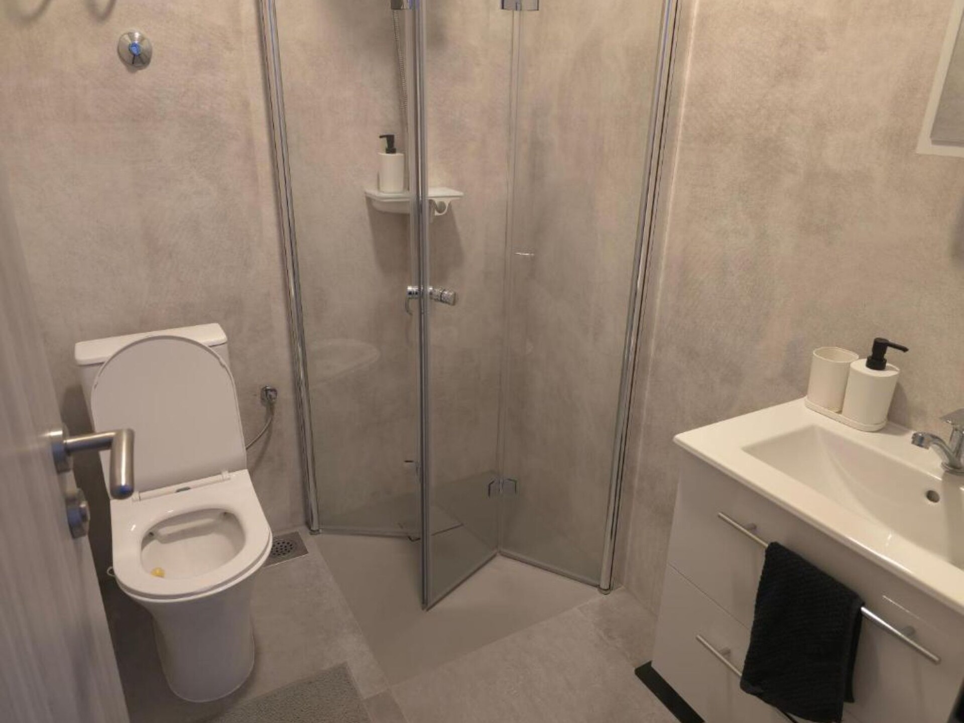 Twin Room 7 in Vrbnik-Knin: Historisch erfgoed en comfort voor twee - foto 19