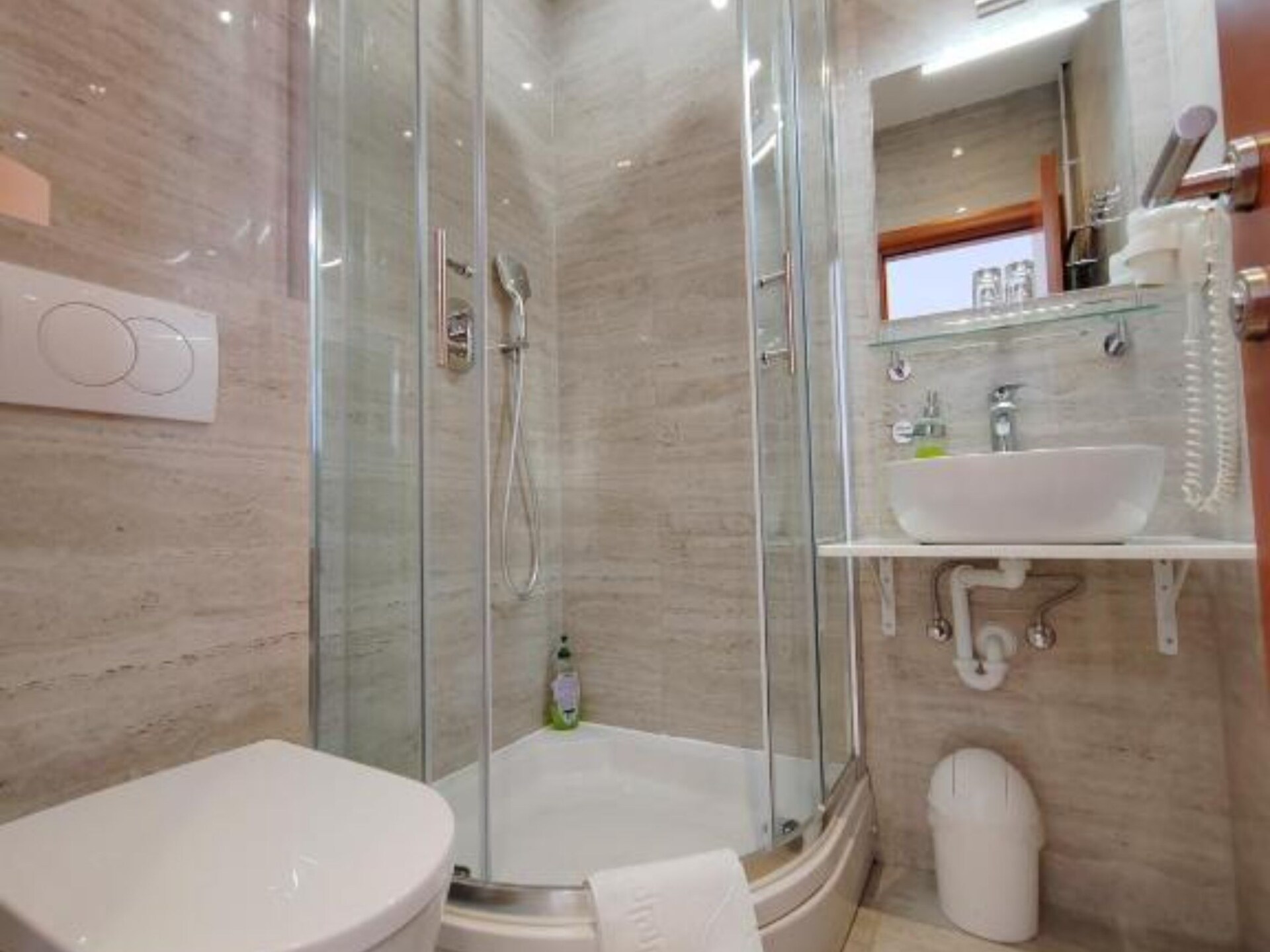 Modern appartement Rooms Lidija 17, 1,7 km van centrum Zagreb - foto 3