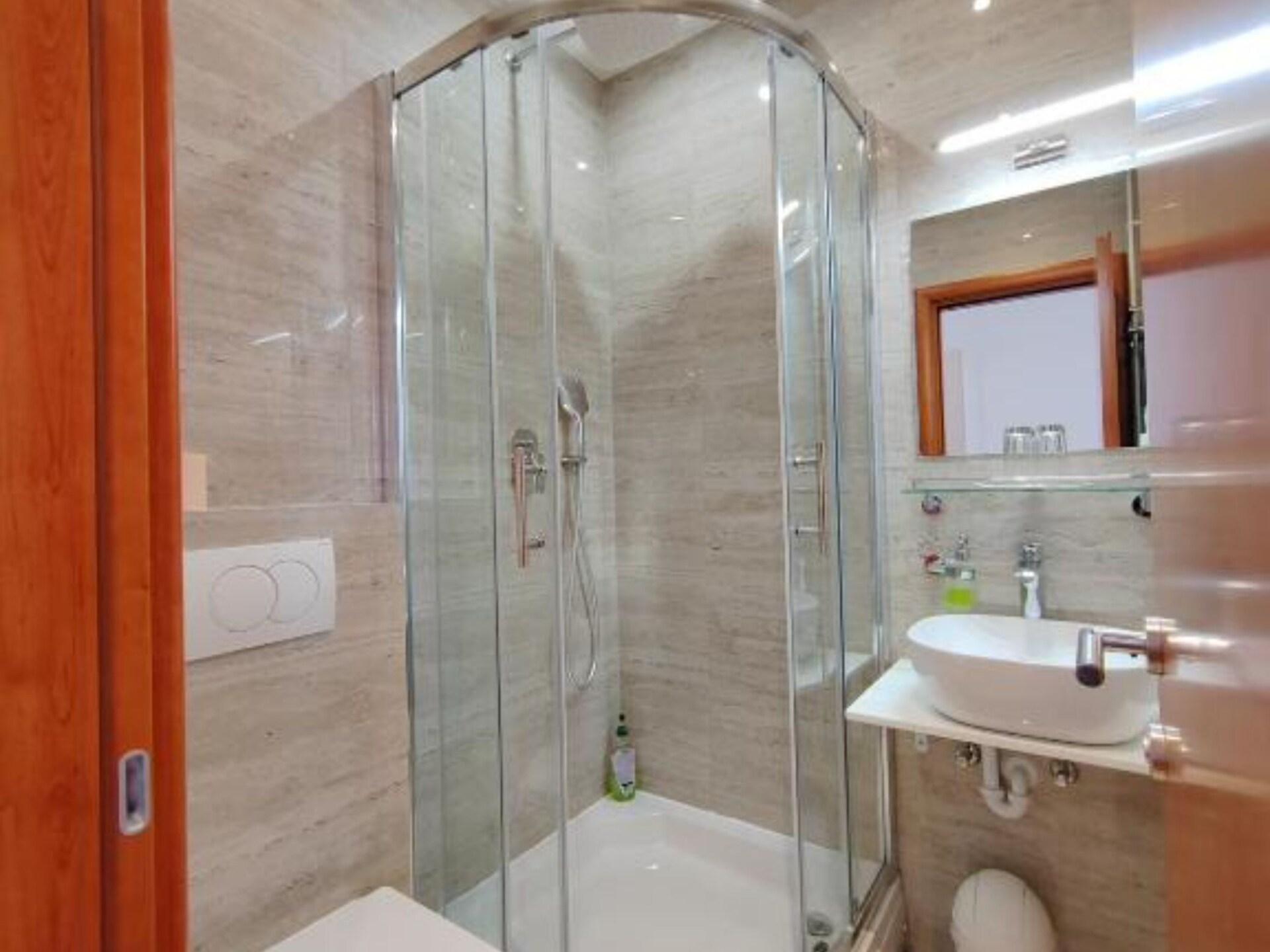 Modern appartement Rooms Lidija 17, 1,7 km van centrum Zagreb - foto 4