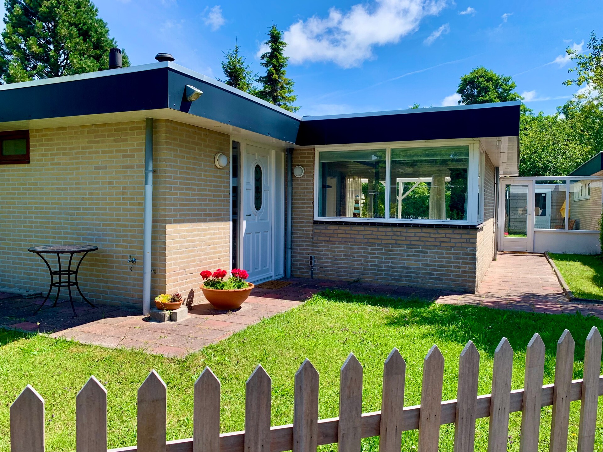Wildrijk 075: Ruime vrijstaande bungalow met omheinde tuin aan de Sint Maartenszee - foto 2