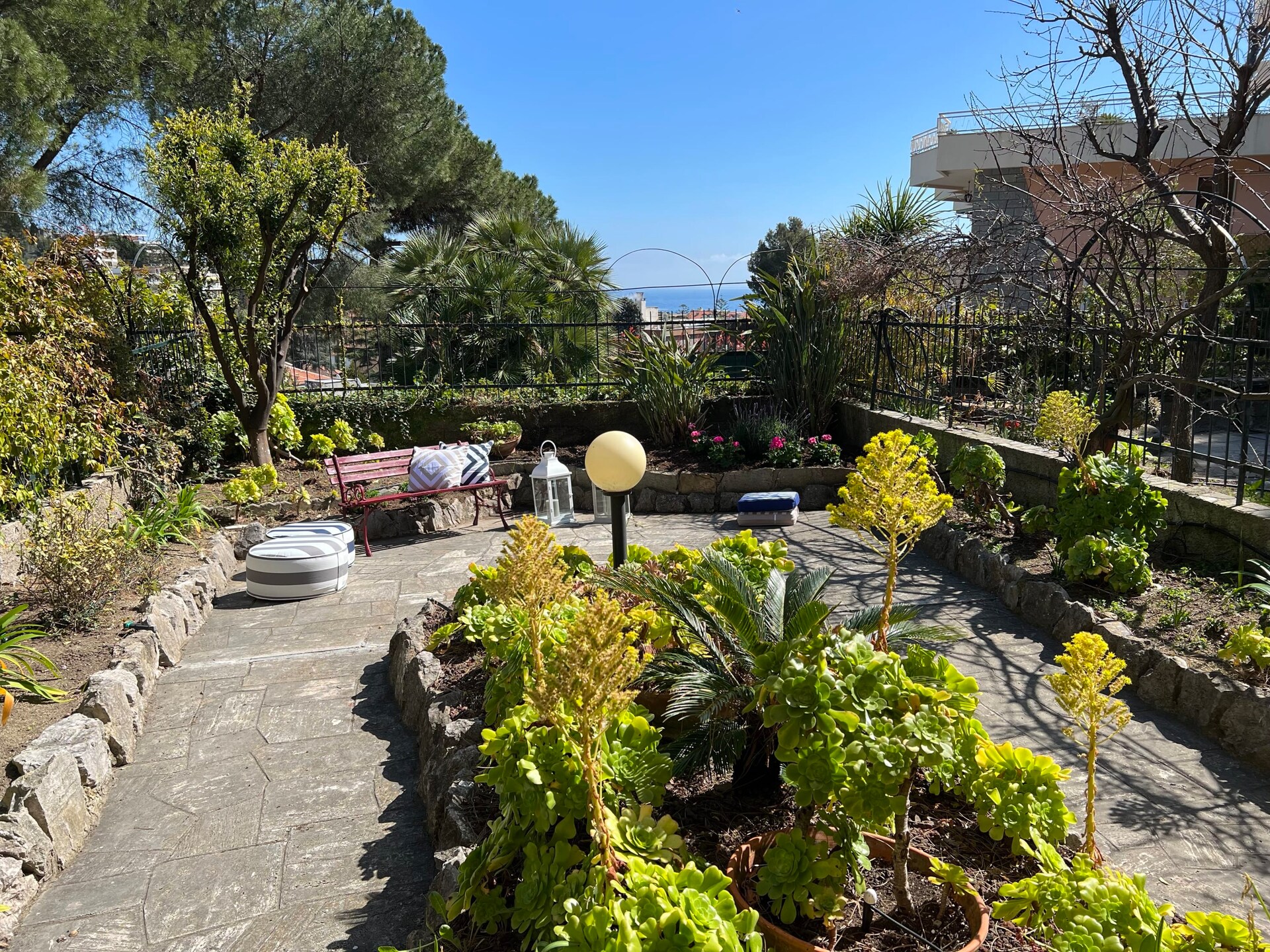 Licht appartement met veranda en zeezicht in Sanremo - foto 18