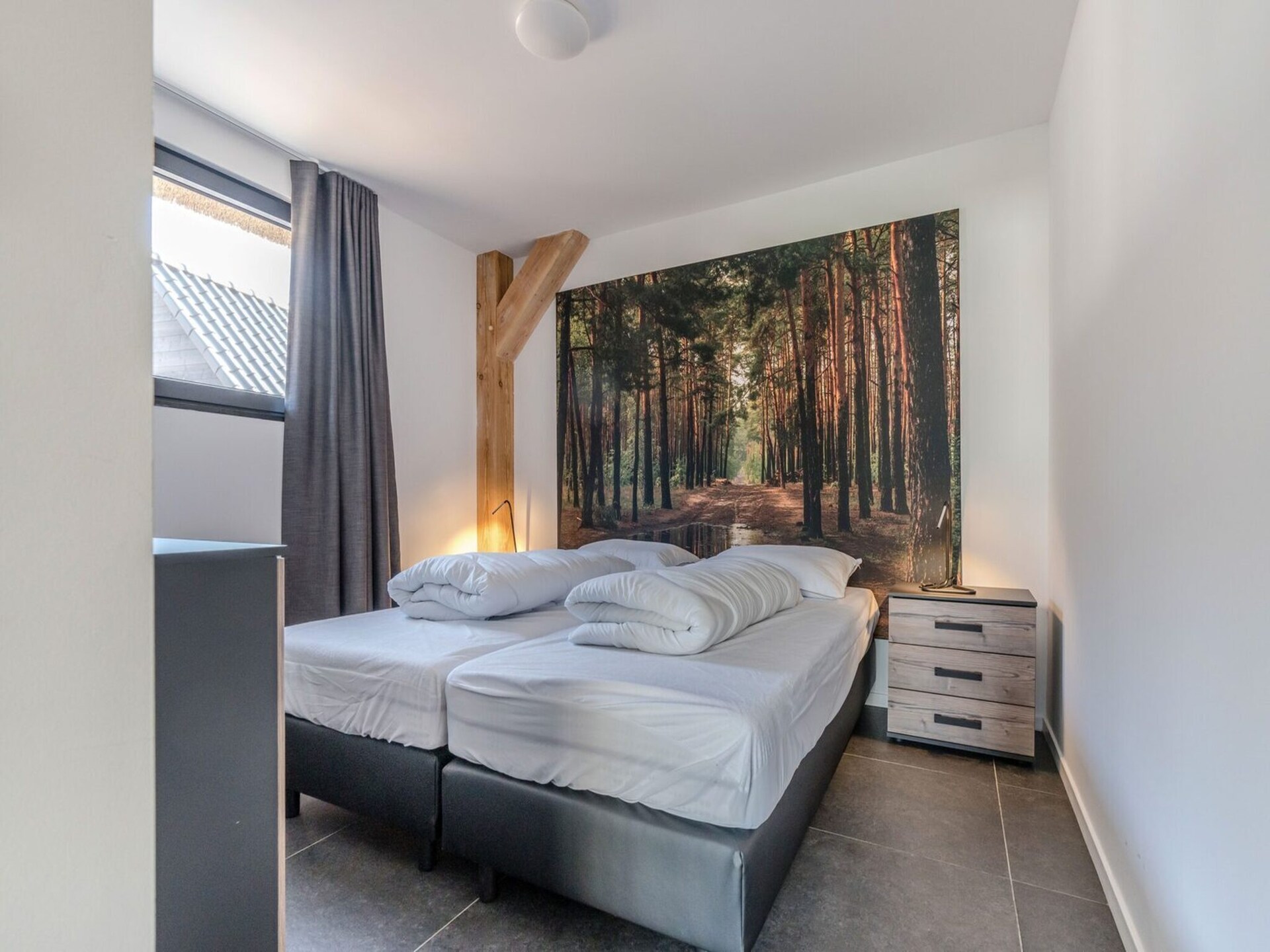 Rietgedekte bungalow met uitzicht op vijver in Parc de Kievit, Baarle-Nassau - foto 10