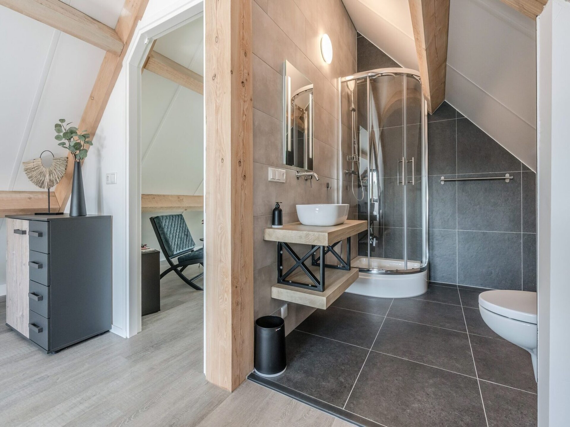 Rietgedekte bungalow met uitzicht op vijver in Parc de Kievit, Baarle-Nassau - foto 19