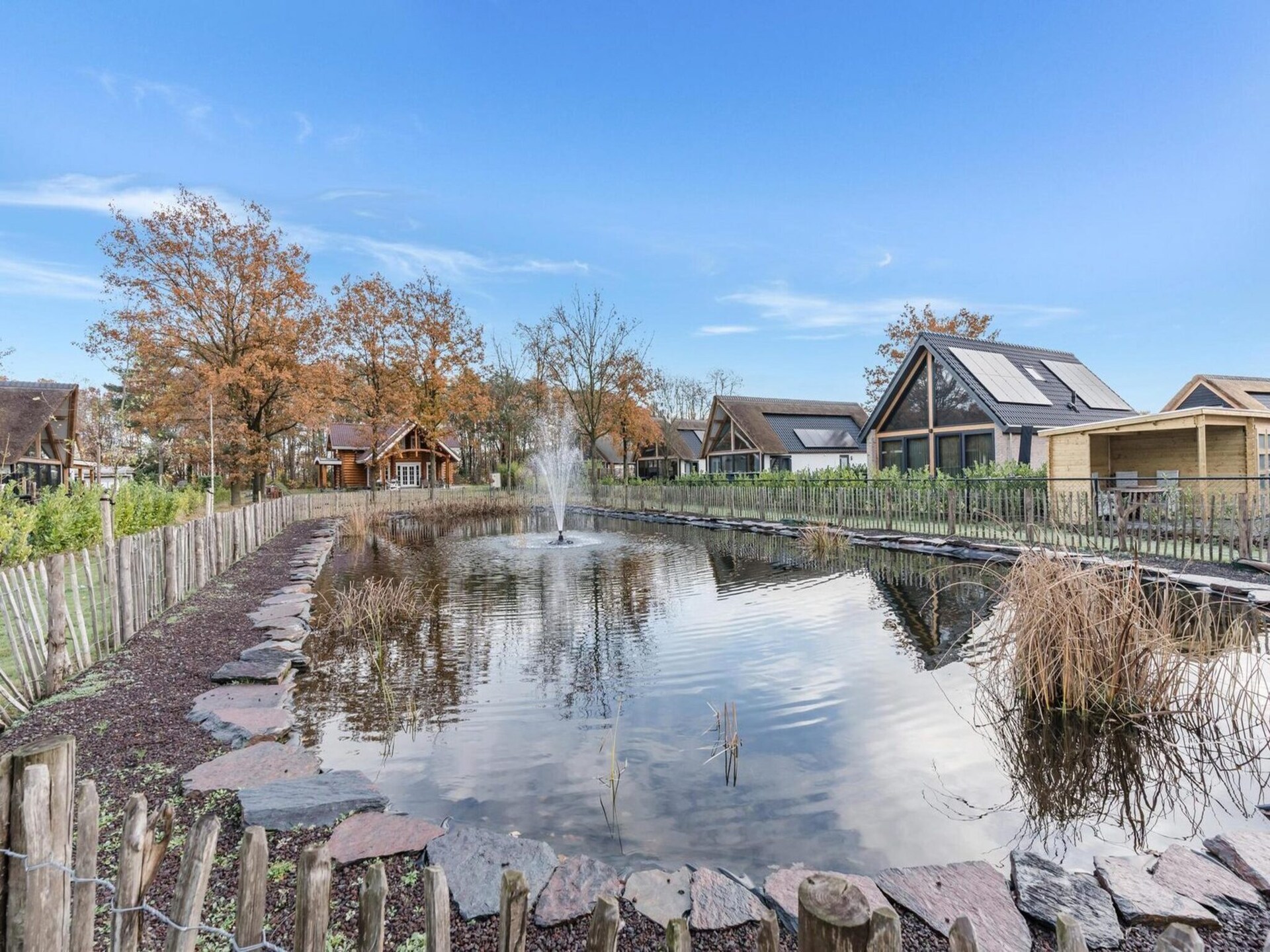 Luxe rietgedekte bungalow aan rustig vijver in Baarle-Nassau - foto 24