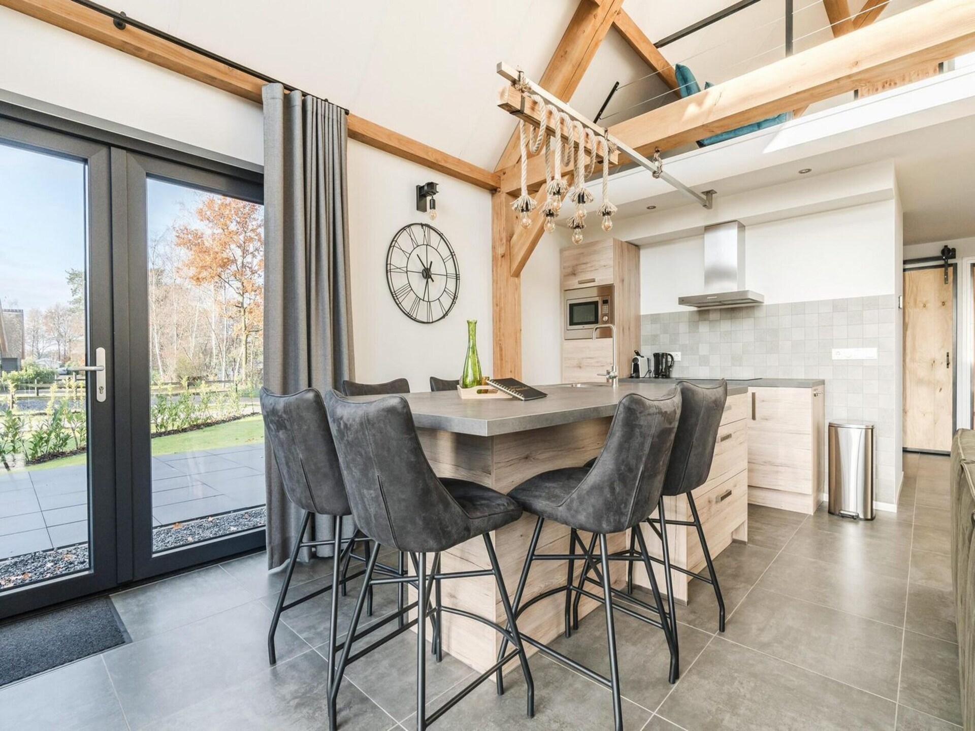 Luxe rietgedekte bungalow aan rustig vijver in Baarle-Nassau - foto 3