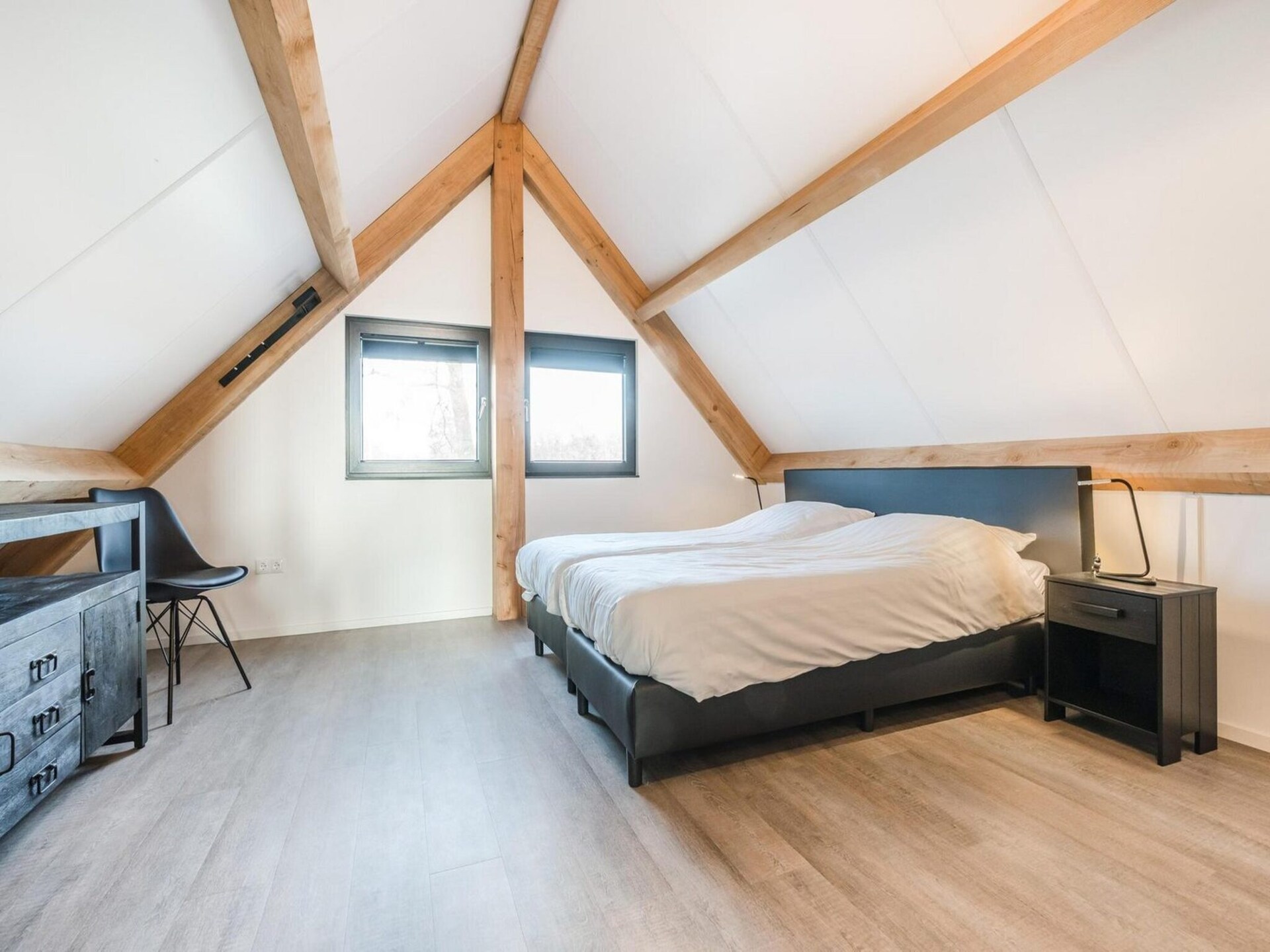 Luxe rietgedekte bungalow aan rustig vijver in Baarle-Nassau - foto 18