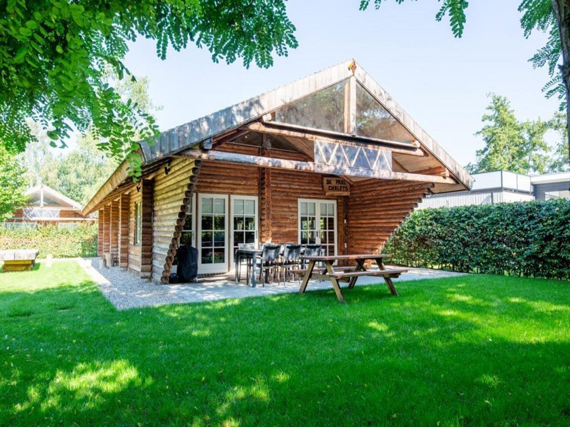 Larikshouten paalchalet met overdekt terras in Baarle-Nassau - foto 10