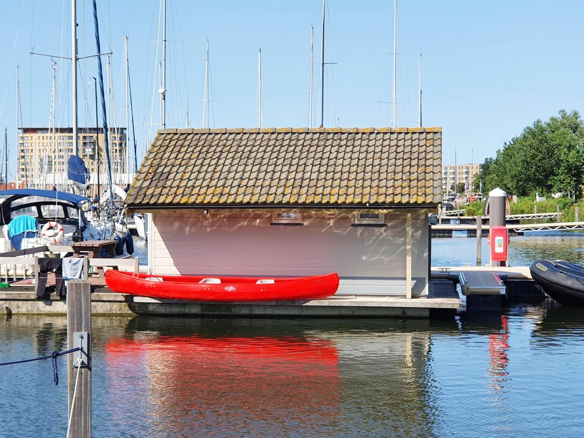 Charmant chalet aan het water in Marina Muiderzand, Almere - foto 9