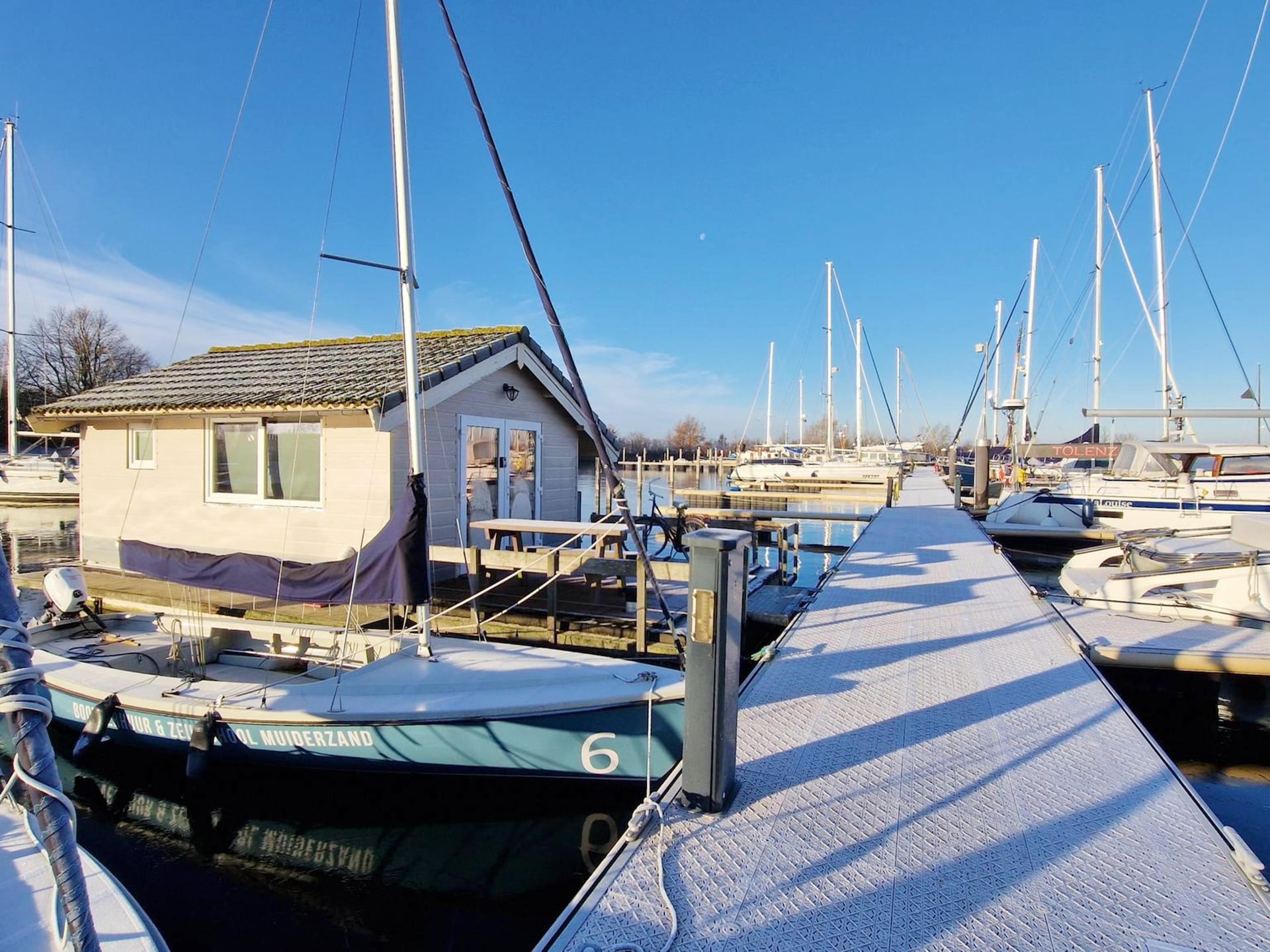Charmant chalet aan het water in Marina Muiderzand, Almere - foto 5