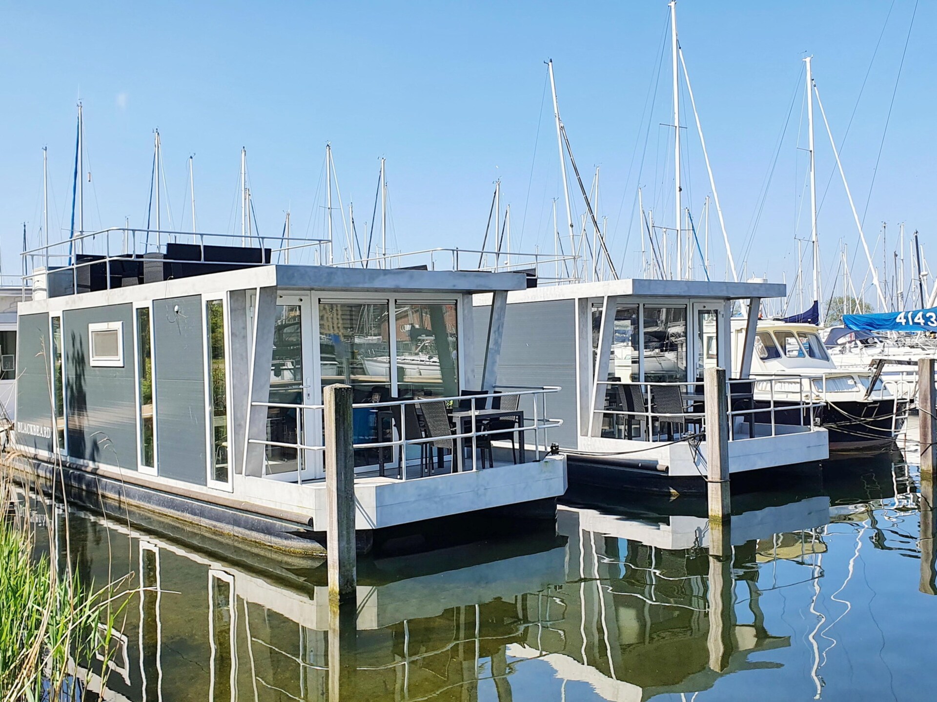 Stijlvolle woonboot met dakterras in Marina Muiderzand, Almere - foto 1