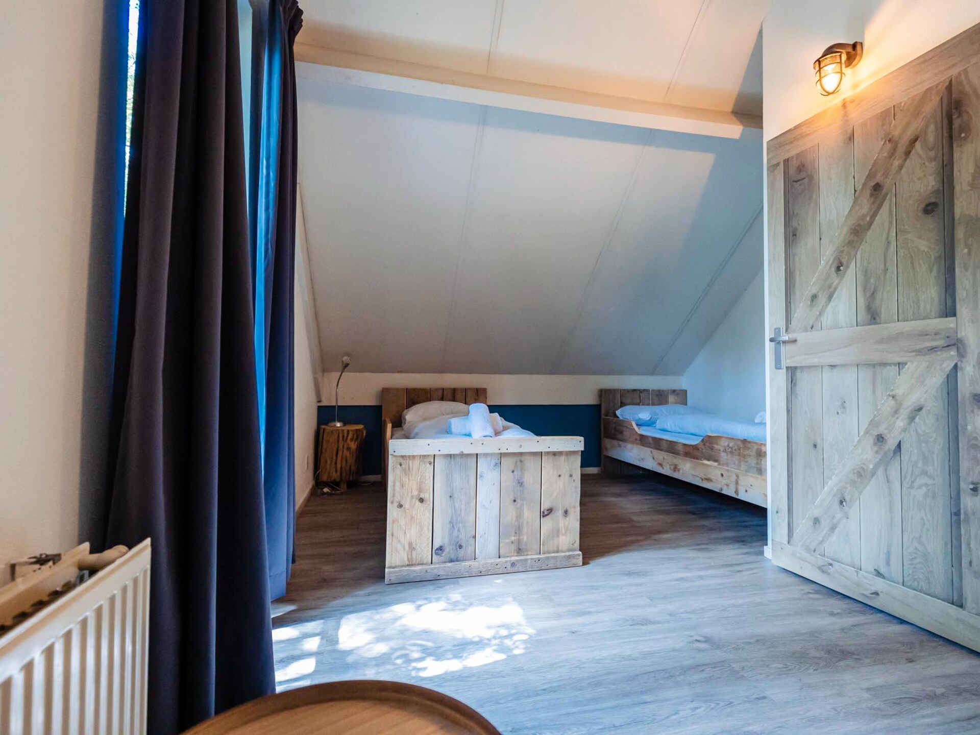 Luxe 6-persoons waterbungalow met tuin op kindvriendelijk park in Ewijk - foto 12