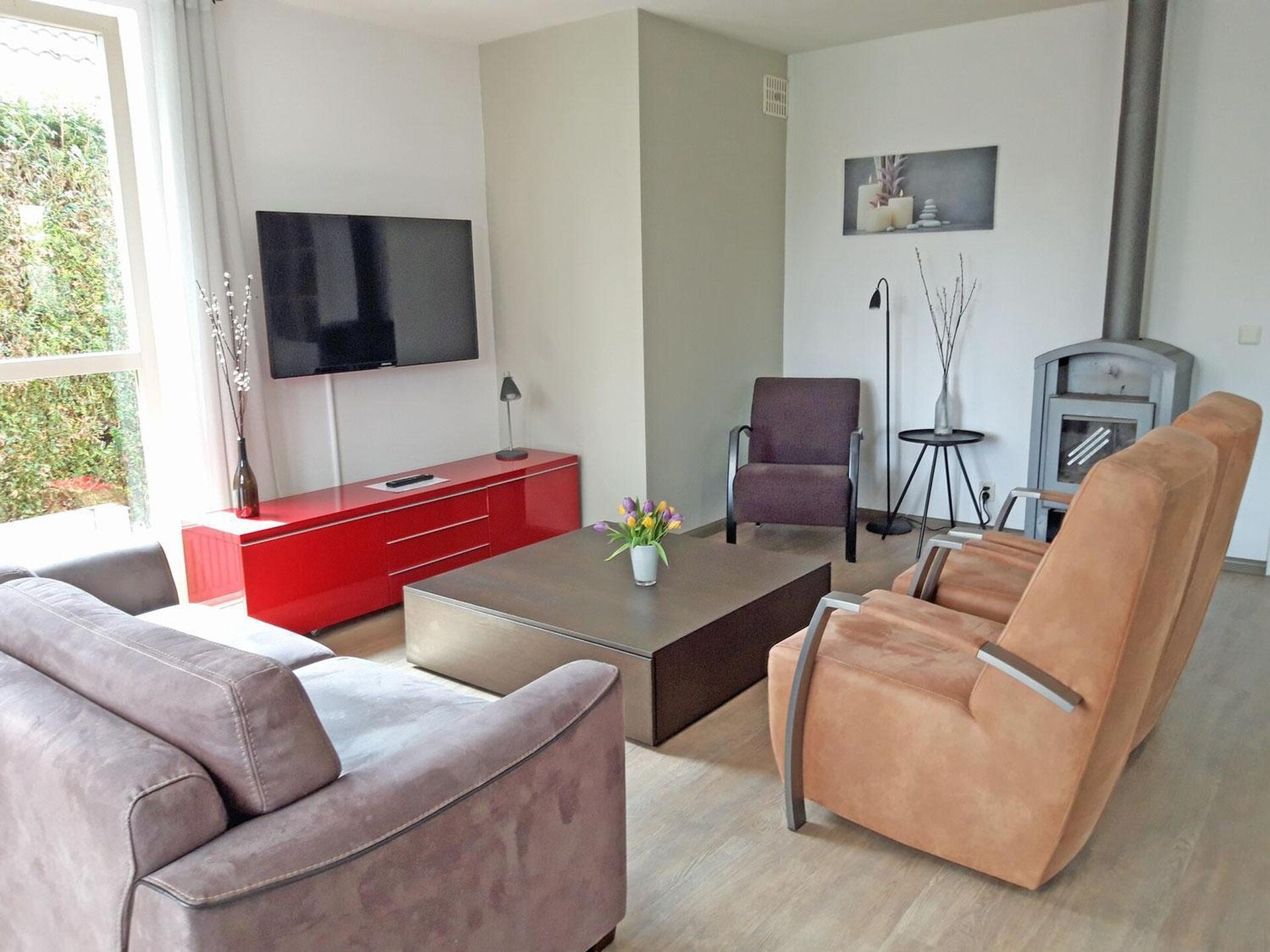 Gereno­veerde vrij­staande bungalow in rustig park bij Ewijk - foto 2