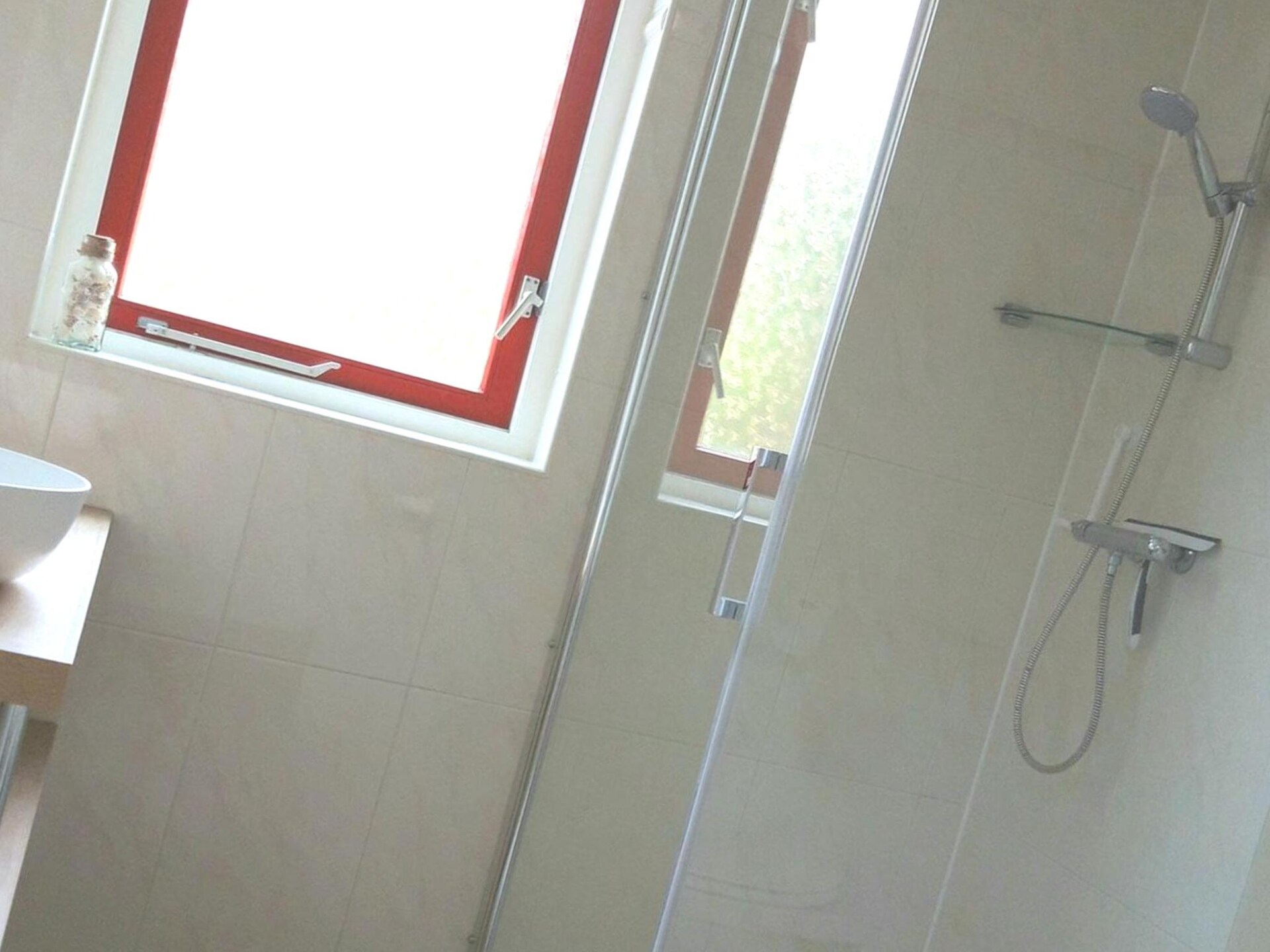Gereno­veerde vrij­staande bungalow in rustig park bij Ewijk - foto 10