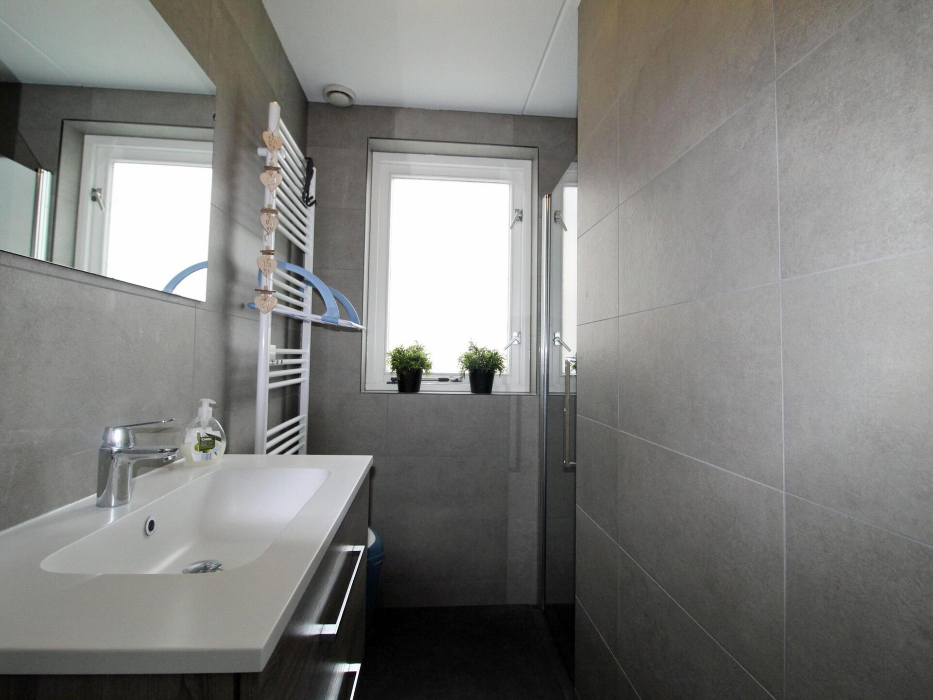 Luxe vrijstaande bosbungalow voor 6 personen aan golfbaan in Ewijk - foto 10