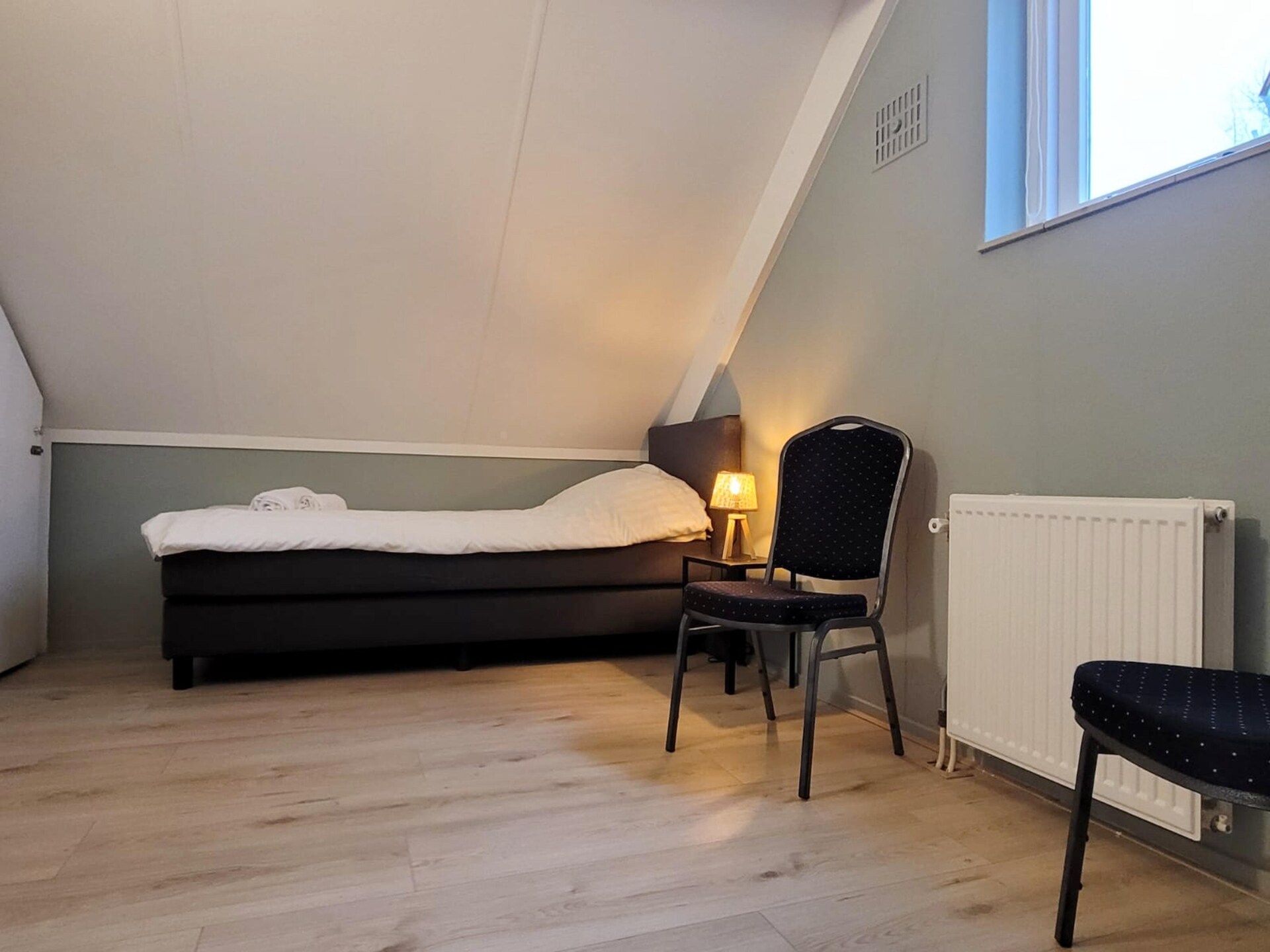 Vrijstaande 6-persoonsbosbungalow met tuin in rustig park, Ewijk - foto 10