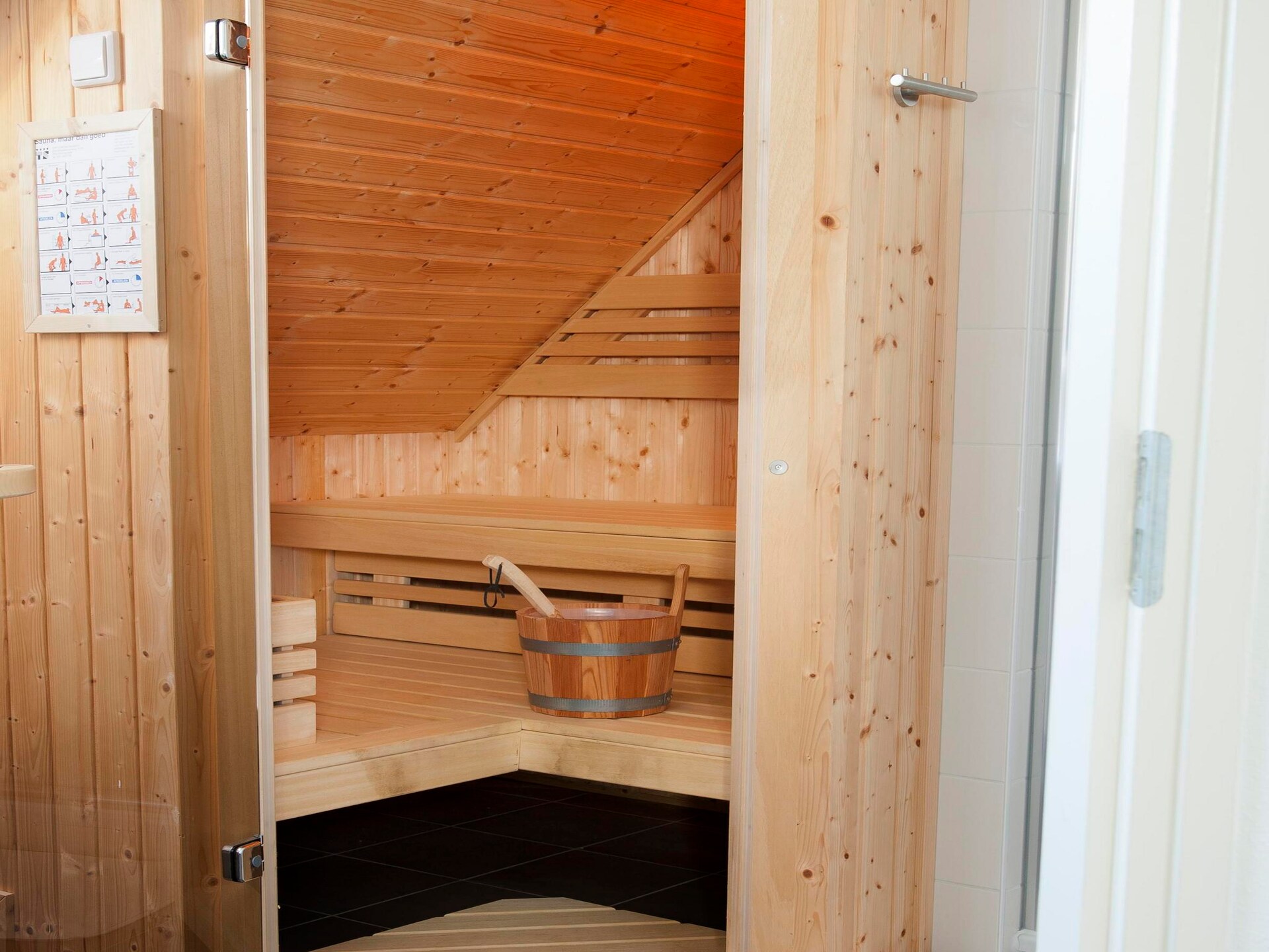 Heerd Wellness de Luxe: Vrijstaande boerderij-villa aan het water in Groningen - foto 15