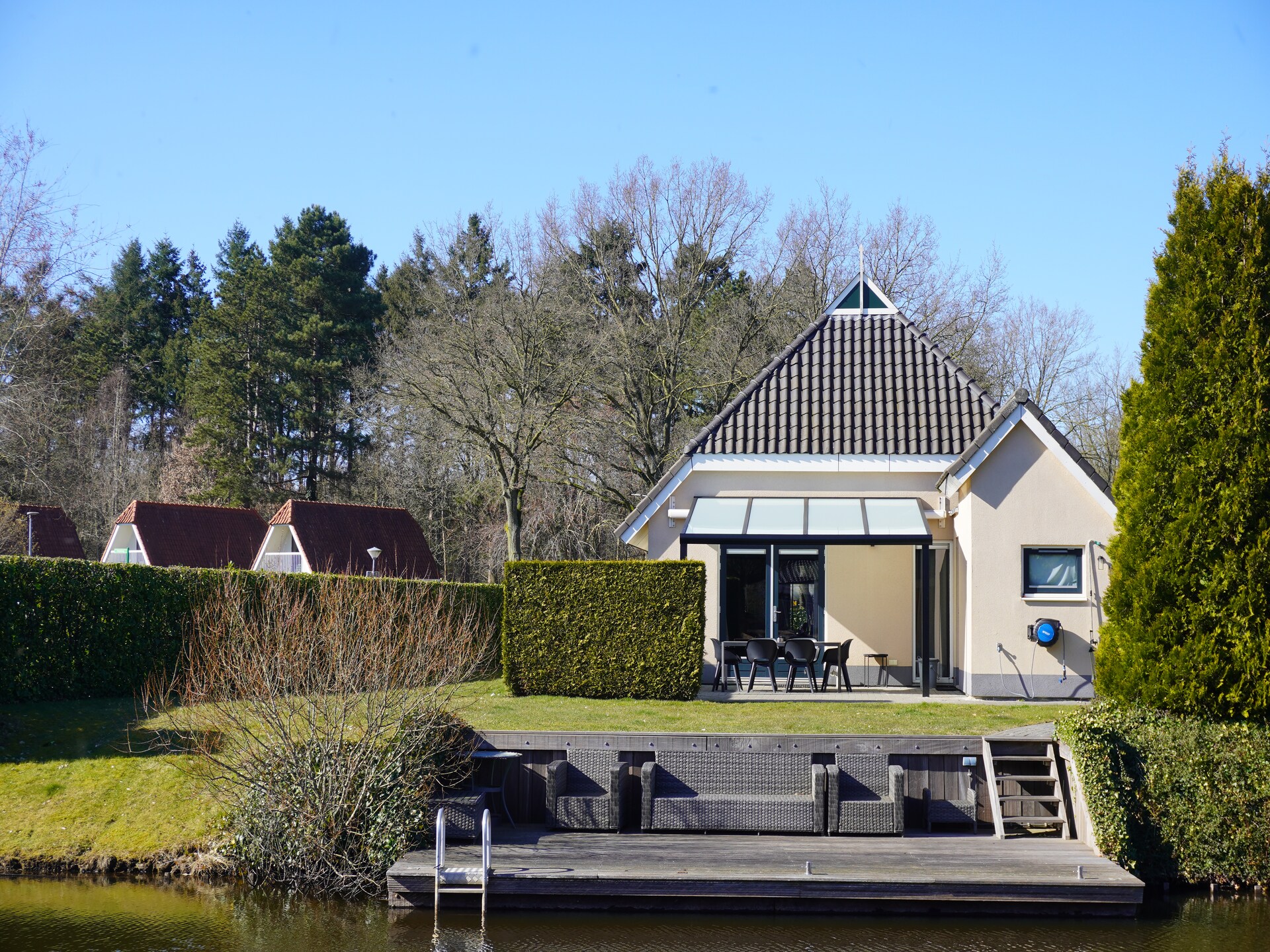 Vosseberghuis Prestige: Luxe vakantievilla met buitenspa aan het water - foto 7