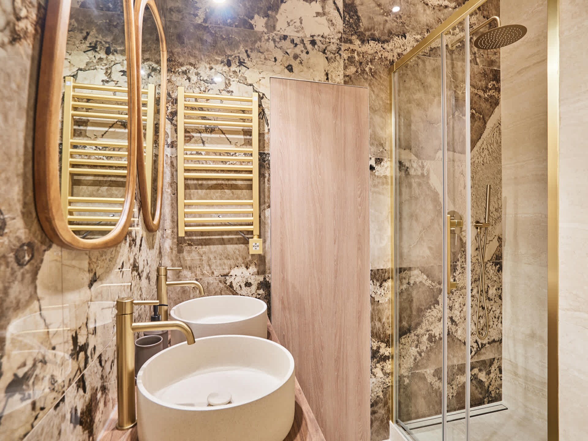 Ruim appartement voor 6 aan Canal Saint-Martin, 10e arrondissement - foto 18