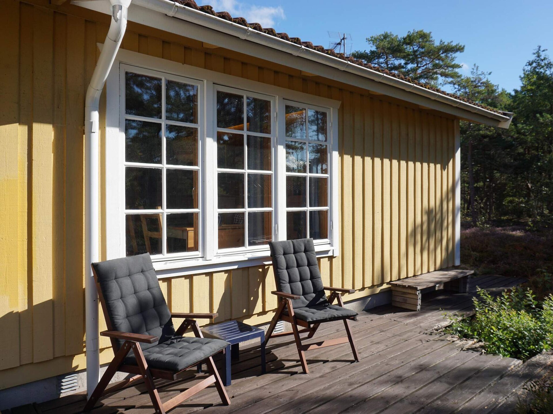 Zonnig vakantiehuis aan de golfbaan op 250m van zee in Strömstad - foto 3