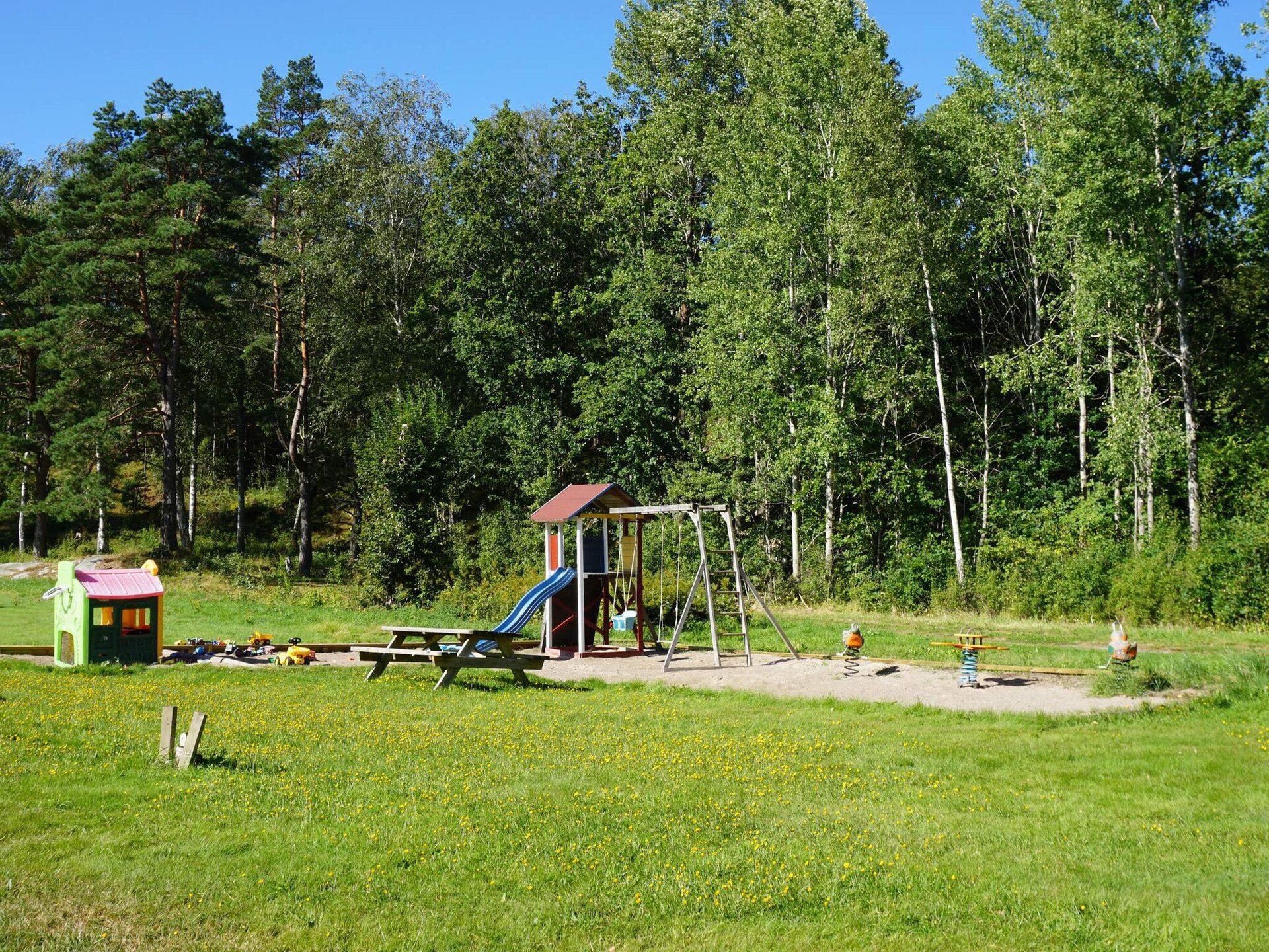 Zonnig vakantiehuis aan de golfbaan op 250m van zee in Strömstad - foto 2