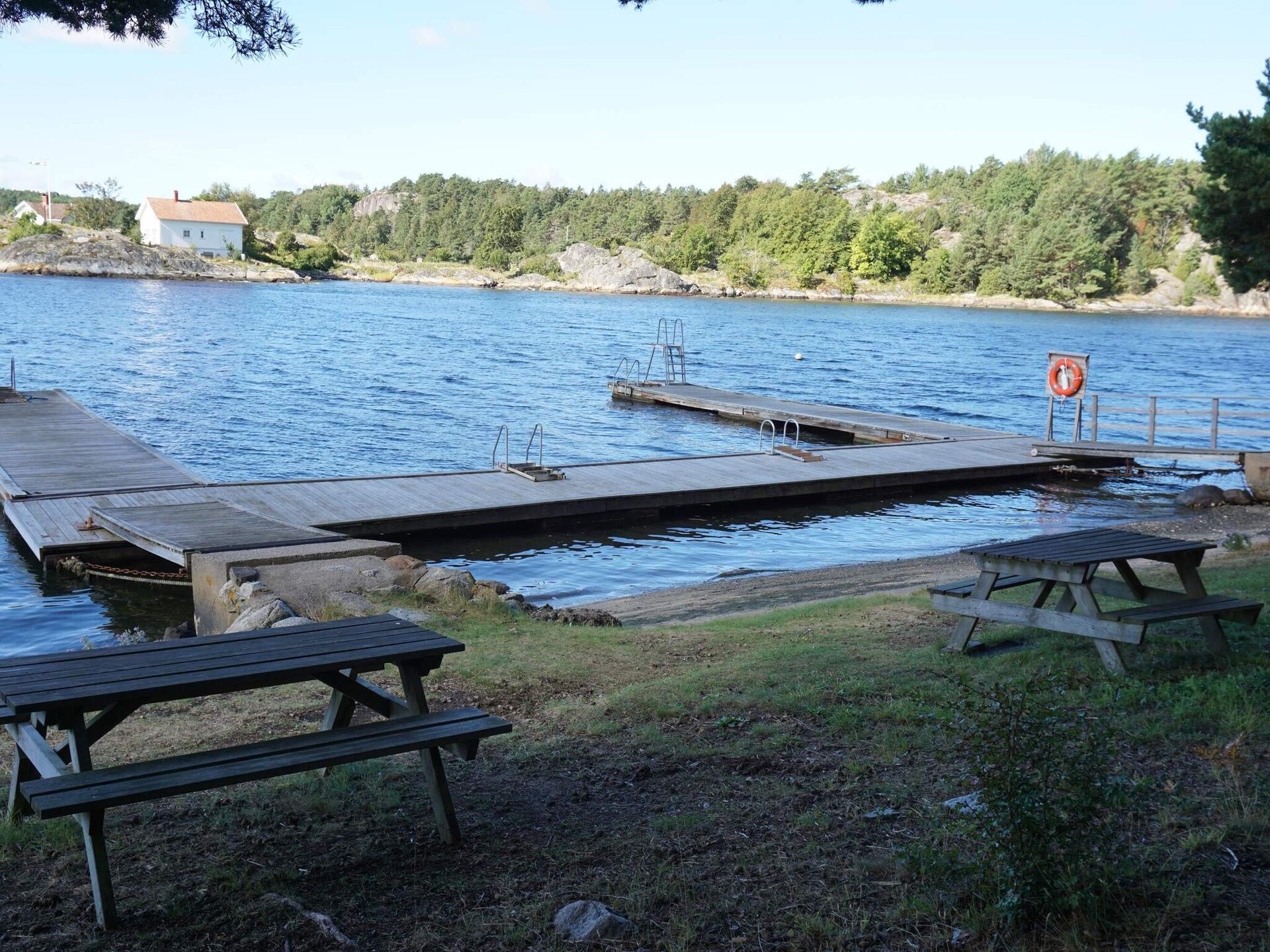 Zonnig vakantiehuis aan de golfbaan op 250m van zee in Strömstad - foto 9