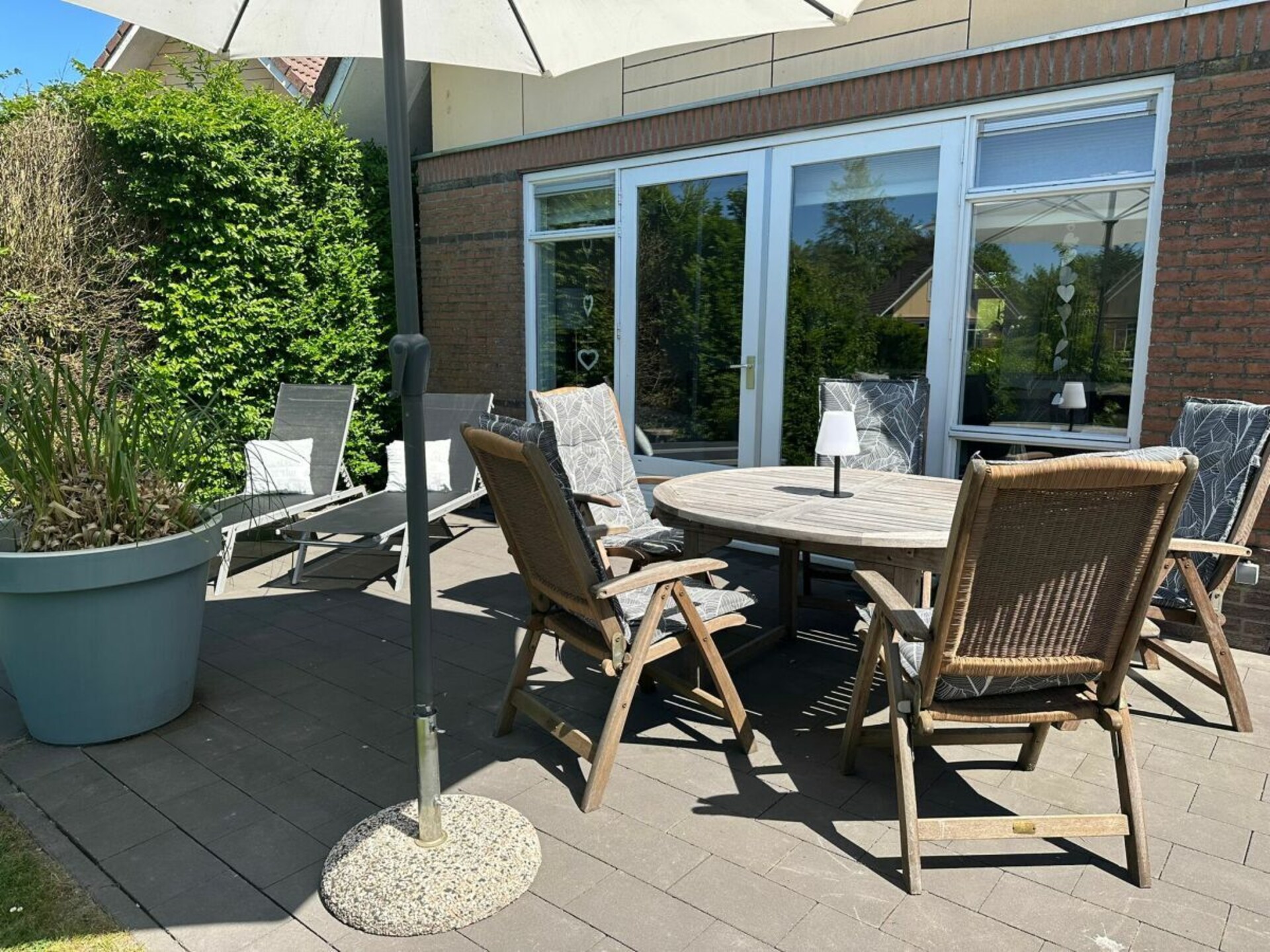 Modern vakantiehuis aan het IJsselmeer met strandtuin en eigen aanlegsteiger - foto 4