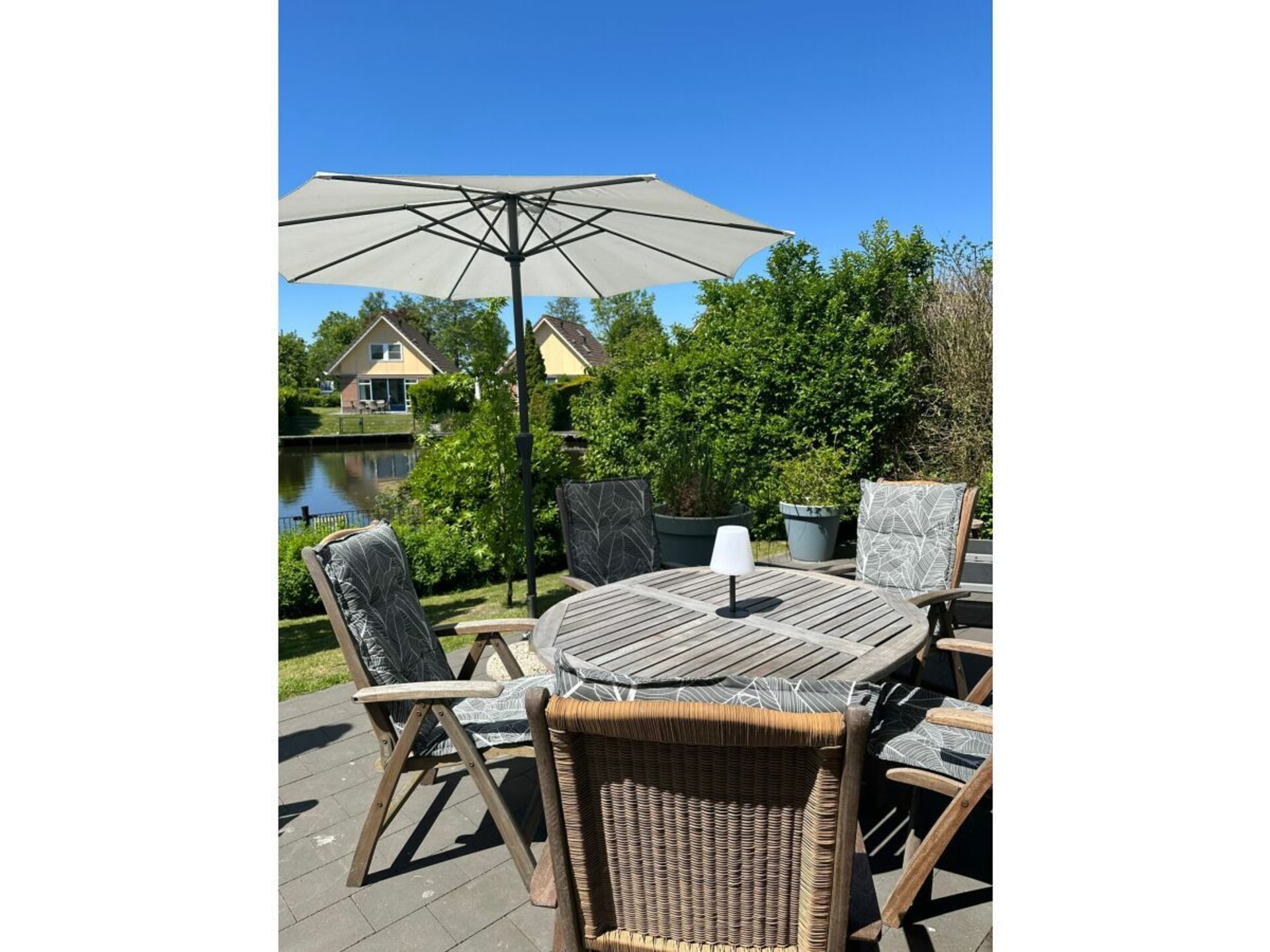 Modern vakantiehuis aan het IJsselmeer met strandtuin en eigen aanlegsteiger - foto 16