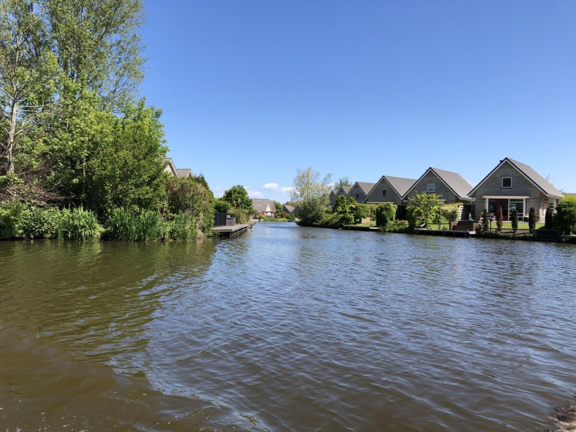 Modern vakantiehuis aan het IJsselmeer met strandtuin en eigen aanlegsteiger - foto 20