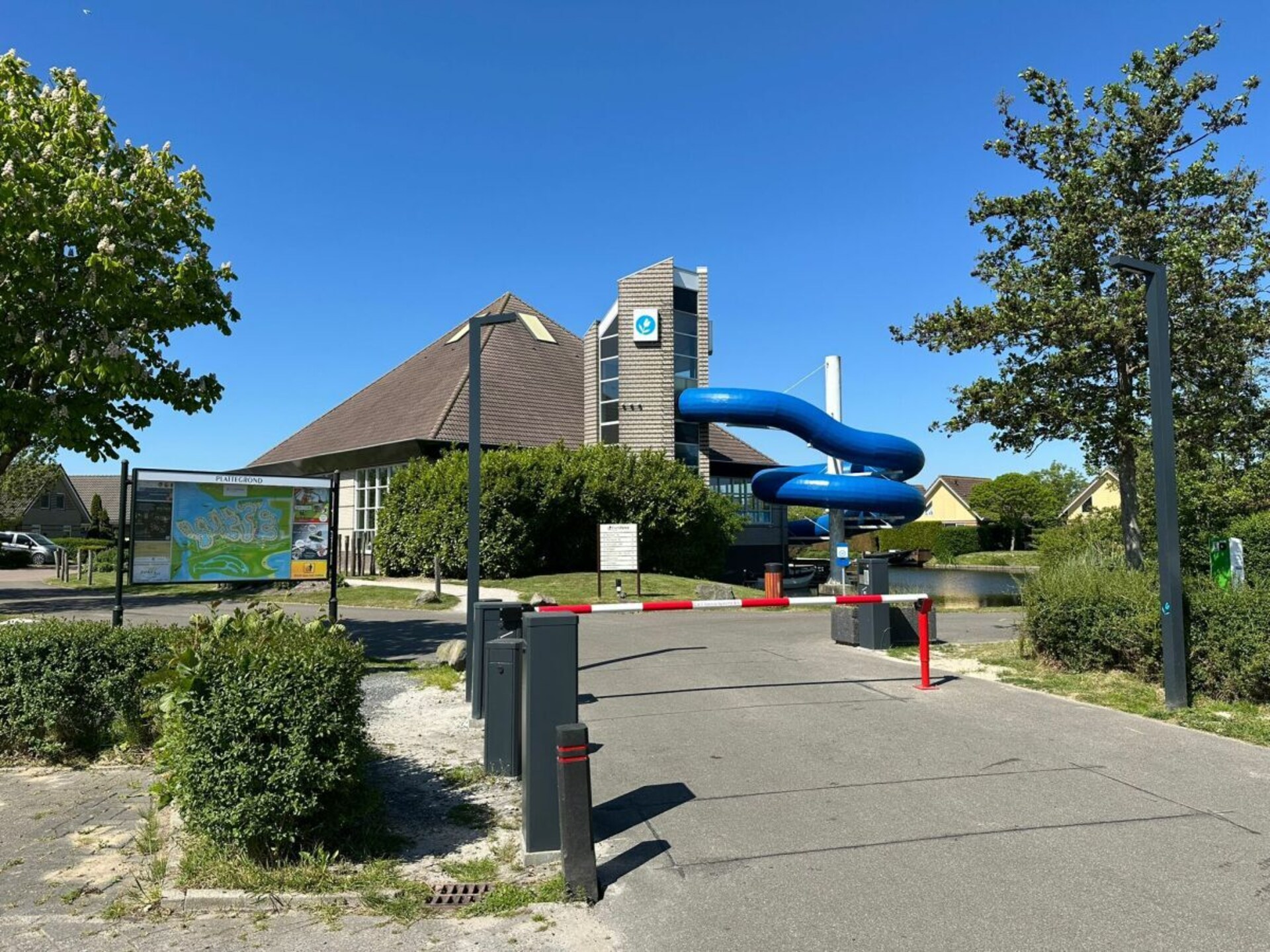 Modern vakantiehuis aan het IJsselmeer met strandtuin en eigen aanlegsteiger - foto 21
