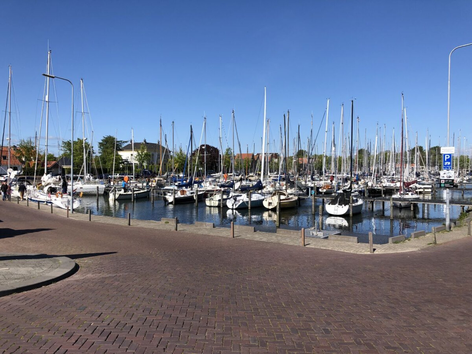 Modern vakantiehuis aan het IJsselmeer met strandtuin en eigen aanlegsteiger - foto 32