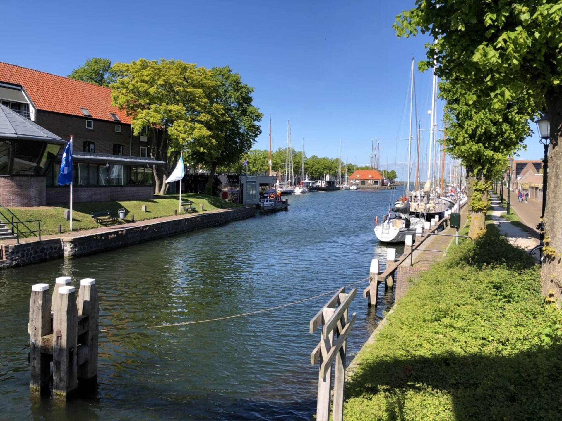 Modern vakantiehuis aan het IJsselmeer met strandtuin en eigen aanlegsteiger - foto 33