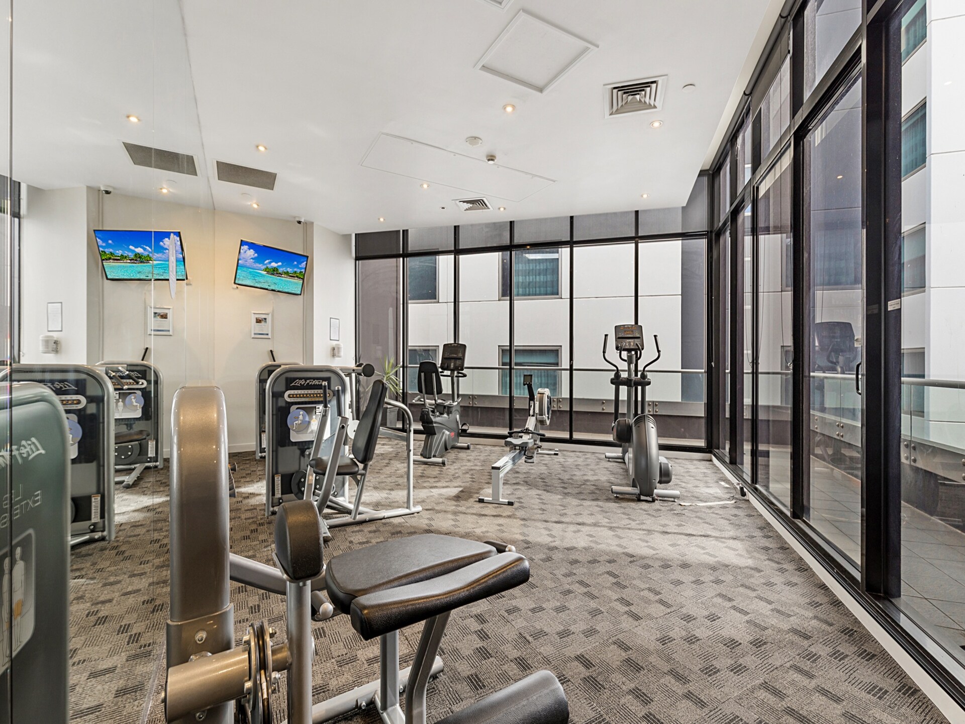 Stijlvol 2-slaapkamer appartement in Southbank met zwembad en gym - foto 16