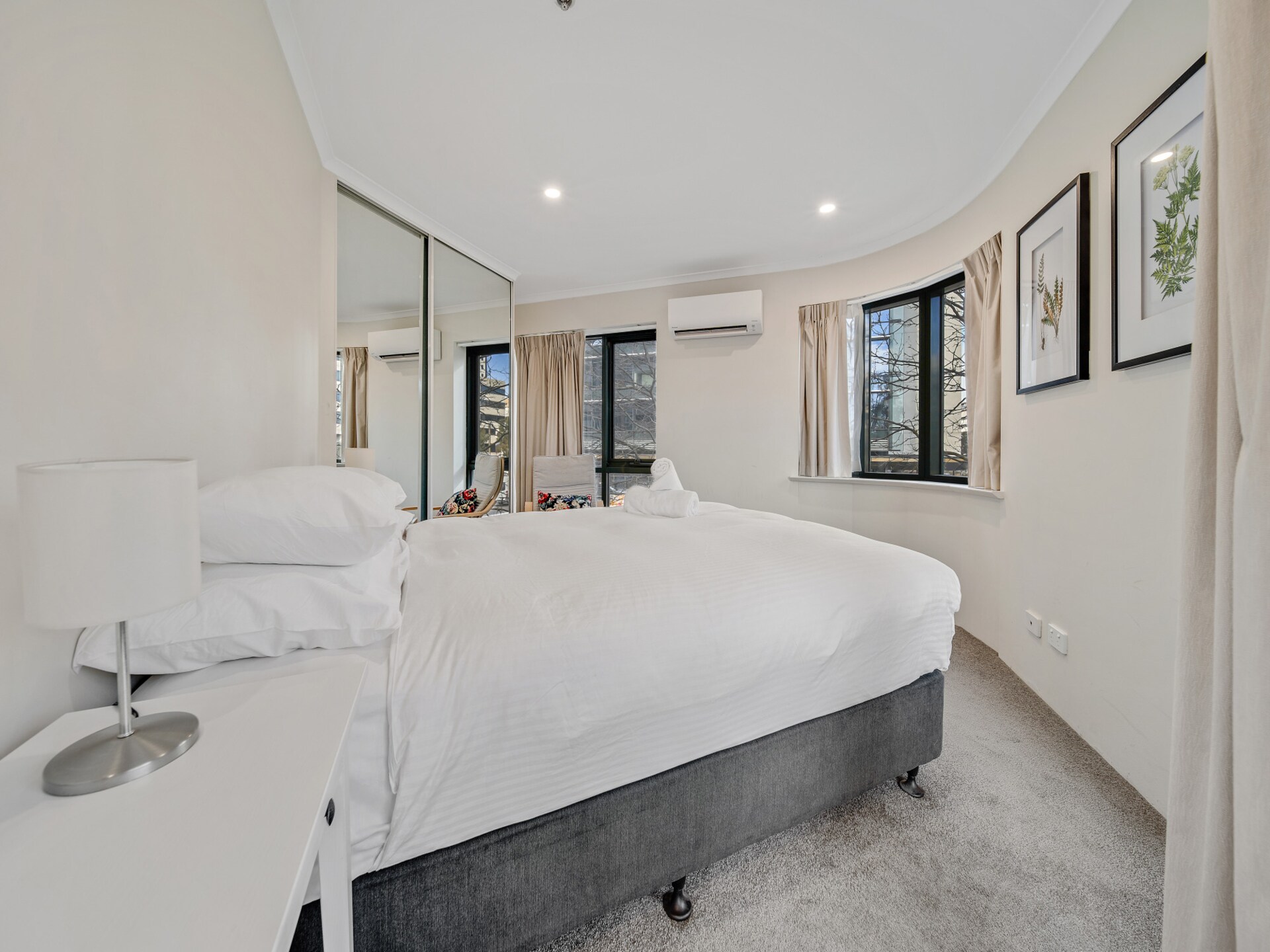 Modern 2-slaapkamer appartement met zwembad & spa in bruisend Braddon - foto 4