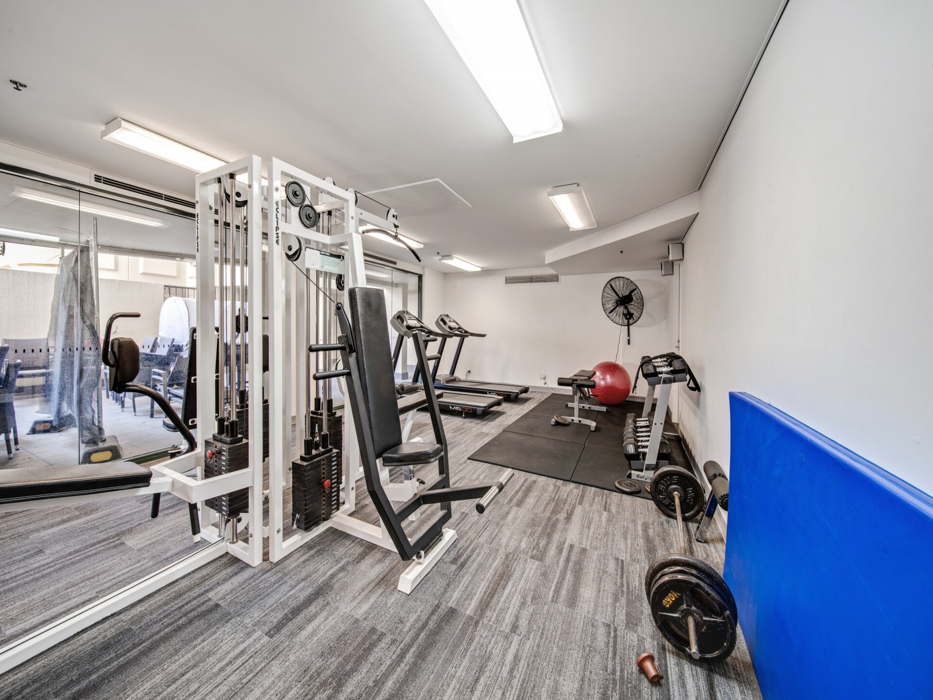 Modern 2-slaapkamer appartement met zwembad & spa in bruisend Braddon - foto 5