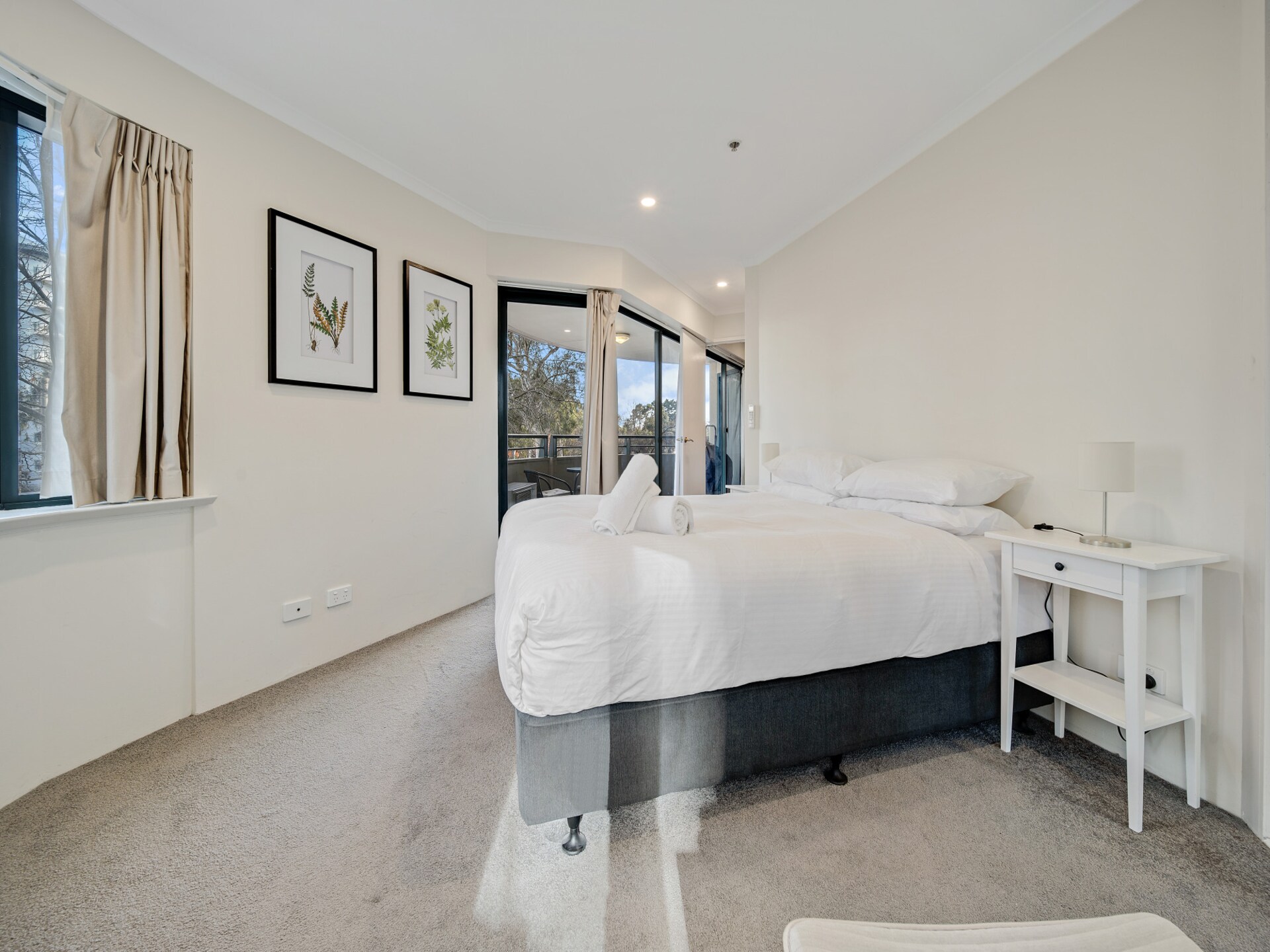 Modern 2-slaapkamer appartement met zwembad & spa in bruisend Braddon - foto 13