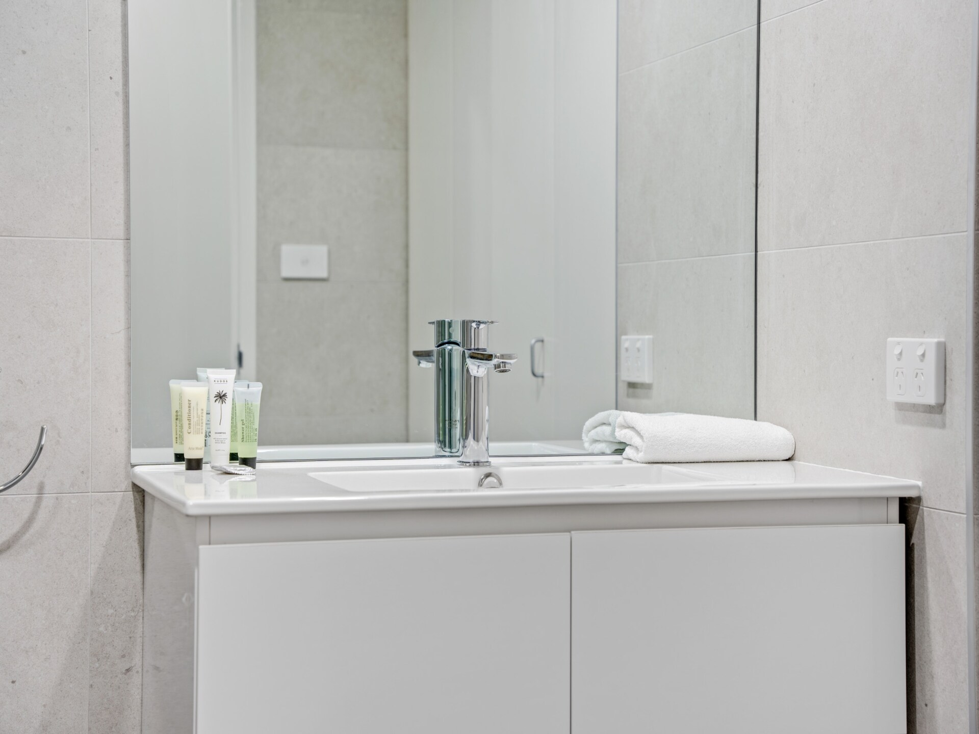 Modern 2-slaapkamer appartement met zwembad & spa in bruisend Braddon - foto 17