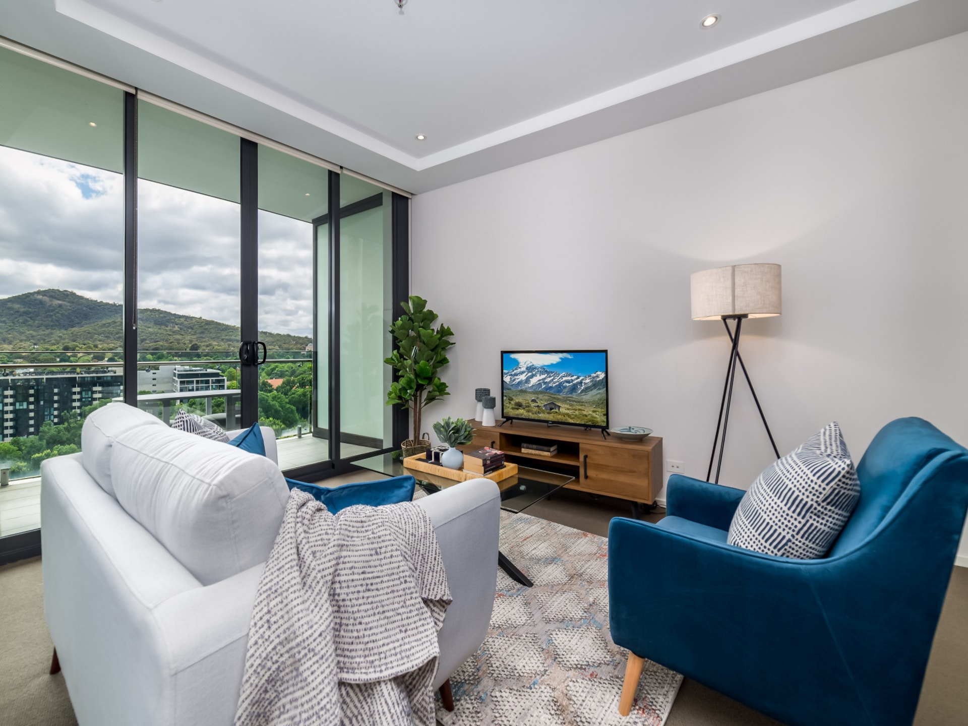 Luxe appartement met panoramisch uitzicht op Mount Ainslie en de stad - foto 1