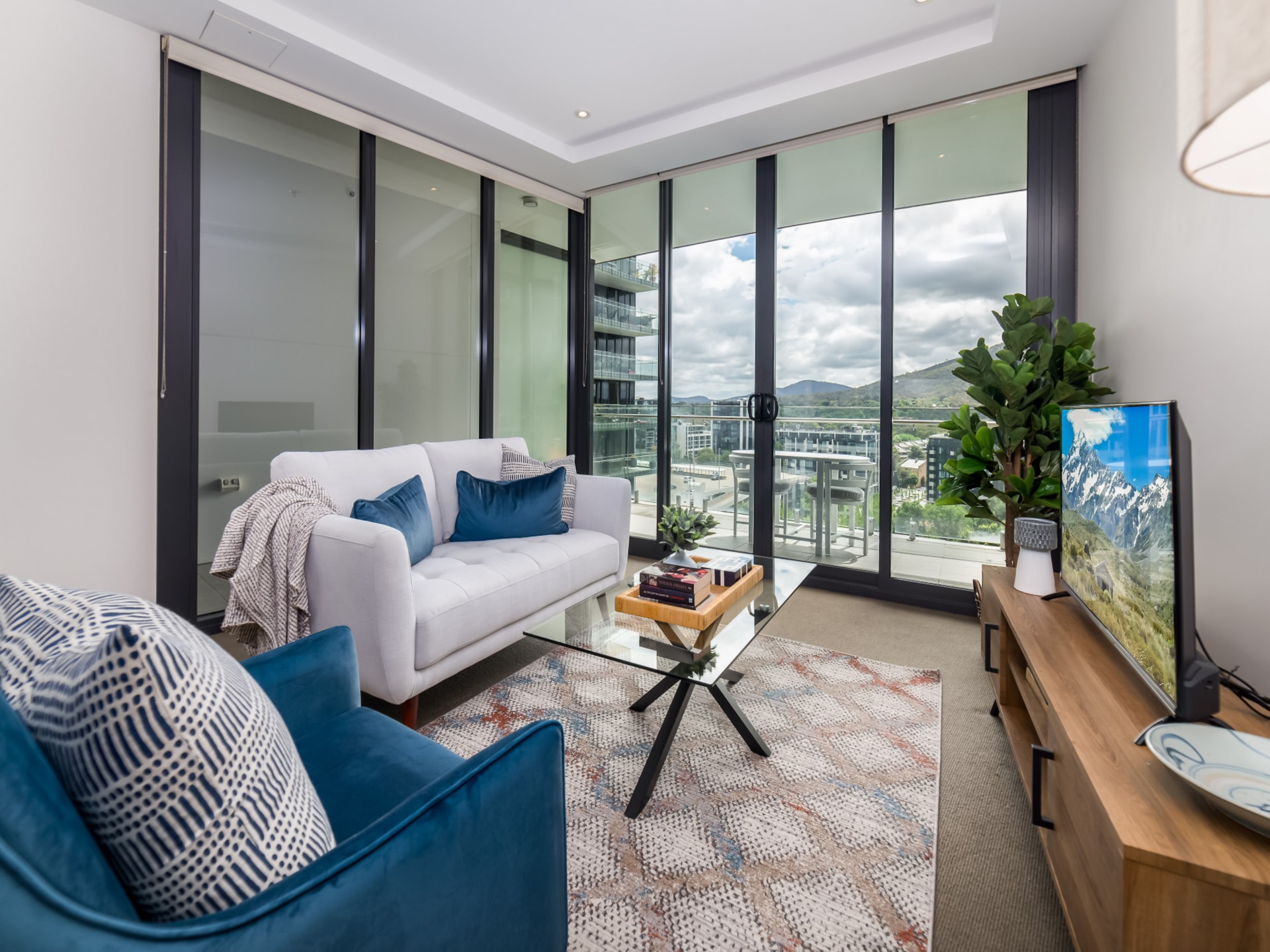 Luxe appartement met panoramisch uitzicht op Mount Ainslie en de stad - foto 8