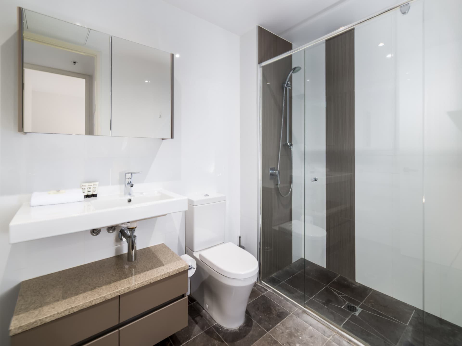 Luxe appartement met panoramisch uitzicht op Mount Ainslie en de stad - foto 13