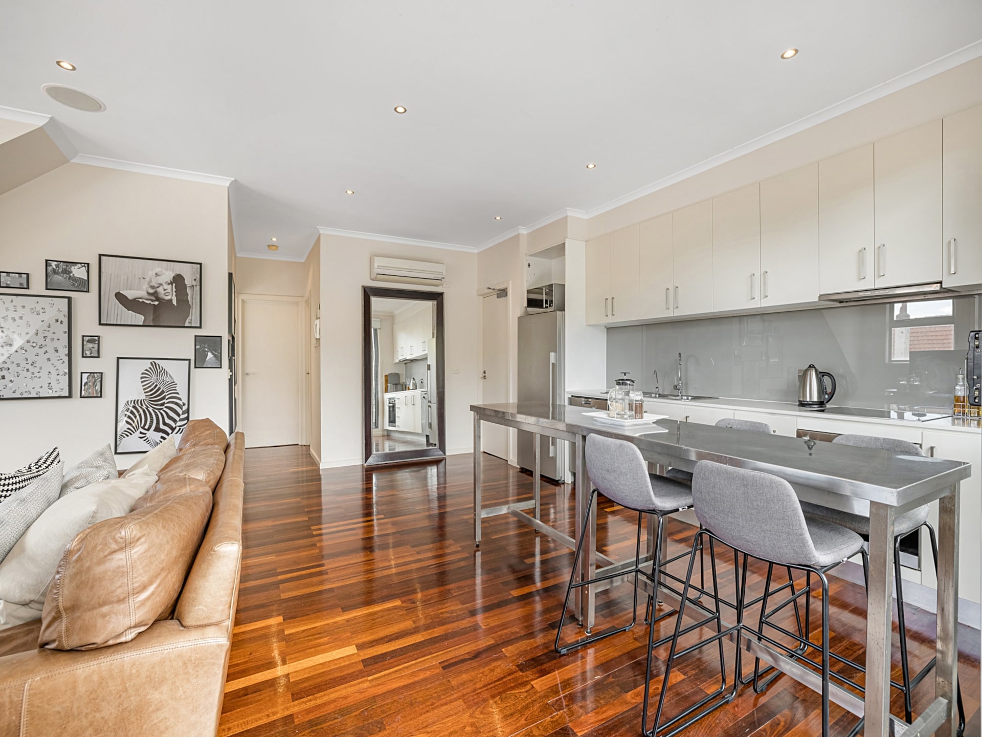 Licht appartement in Northcote met barbecue-terras - foto 4