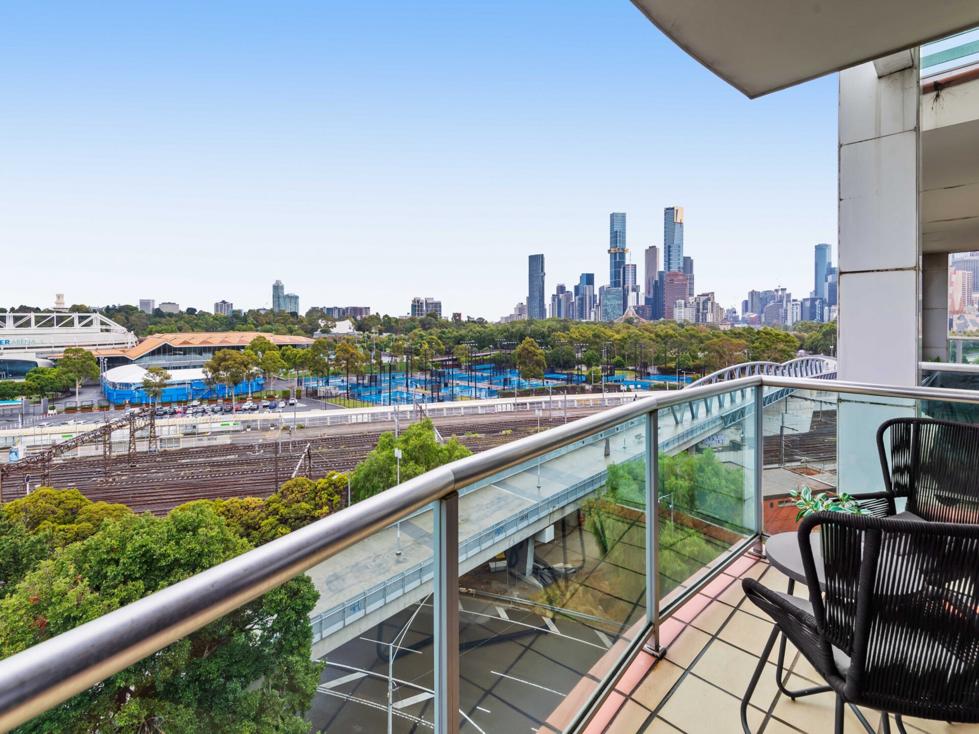 Ruim 3-slaapkamer appartement naast de MCG in East Melbourne - foto 17