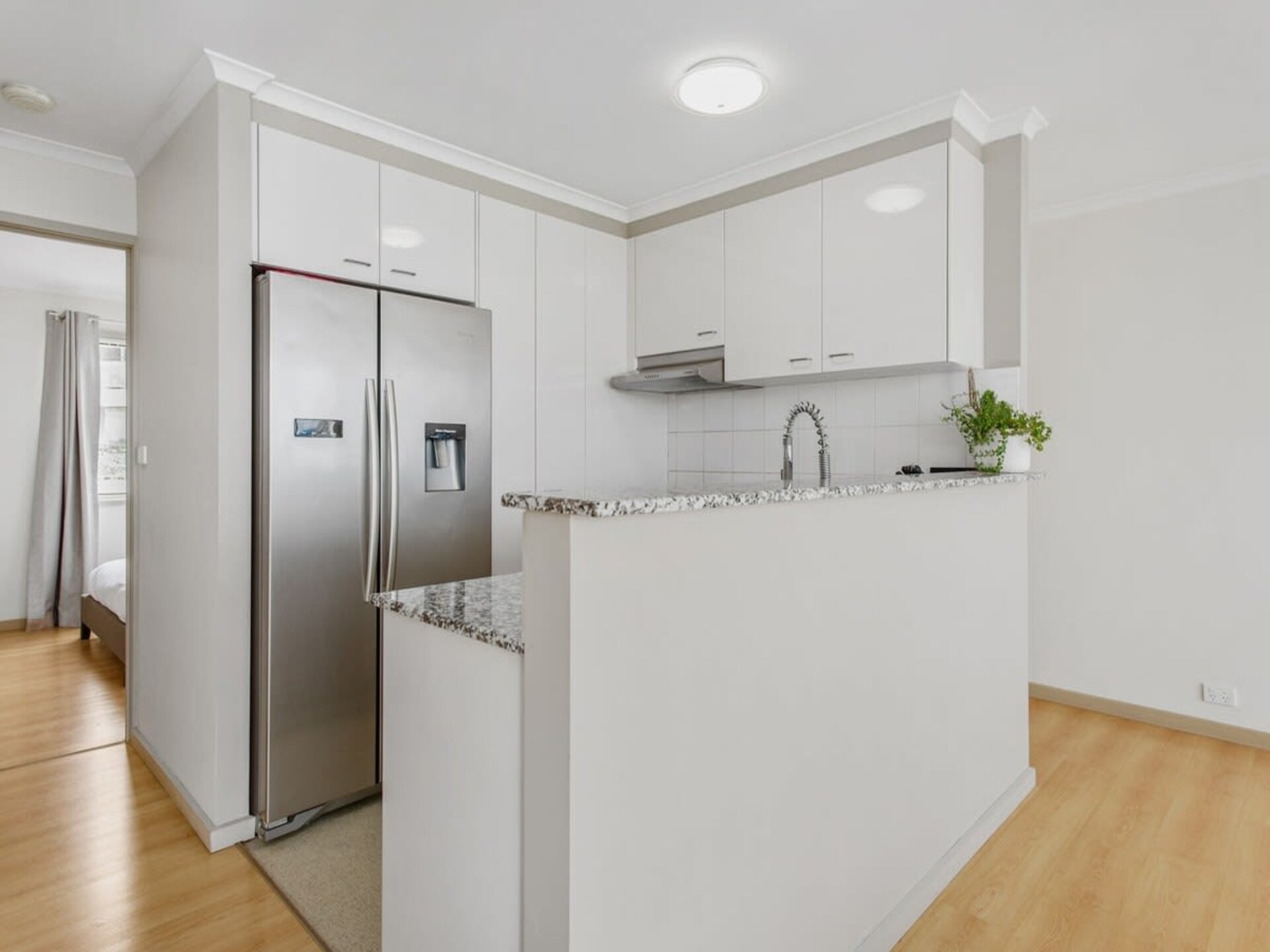 Luxe appartement in Belconnen met balkon en uitzicht op het meer - foto 10