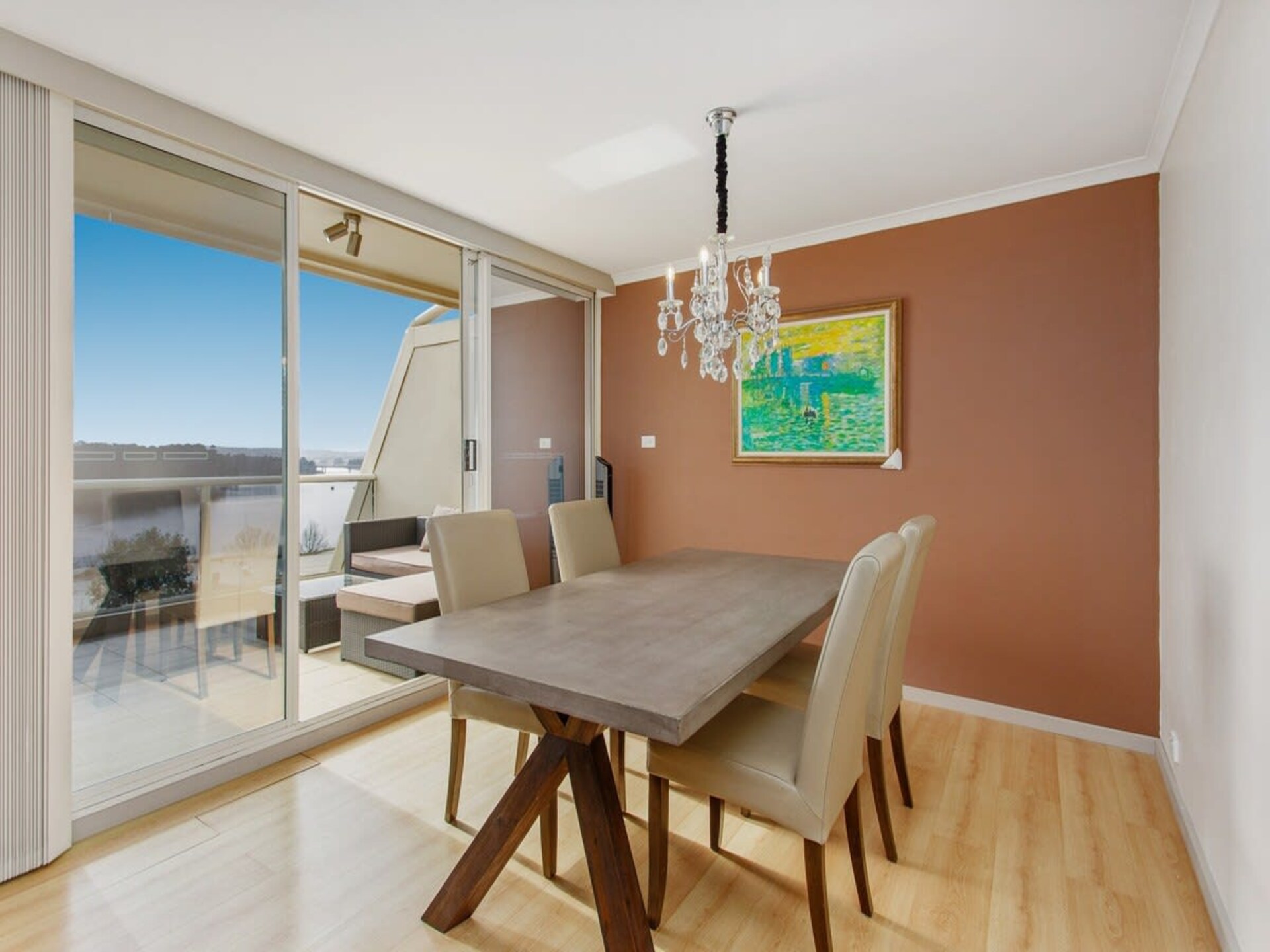 Luxe appartement in Belconnen met balkon en uitzicht op het meer - foto 9